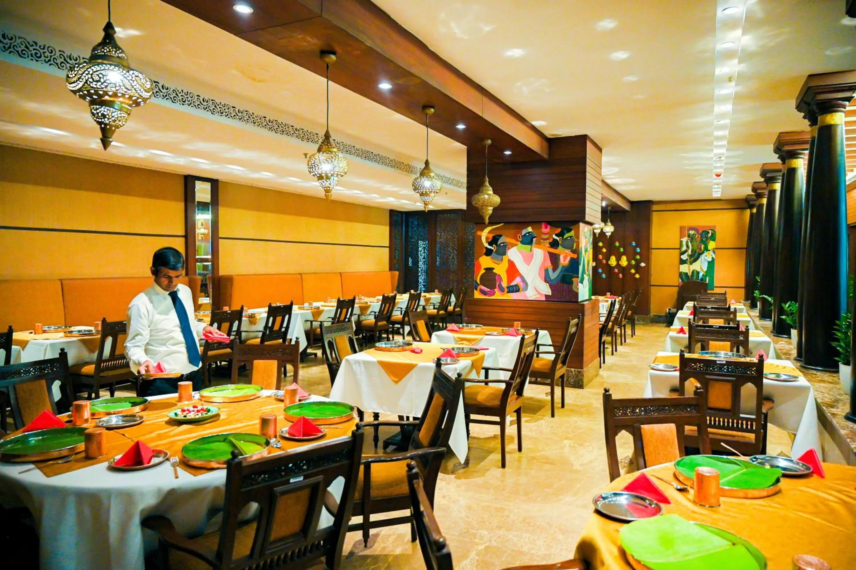 Restaurant/places to eat in Katriya Hotel and Tower