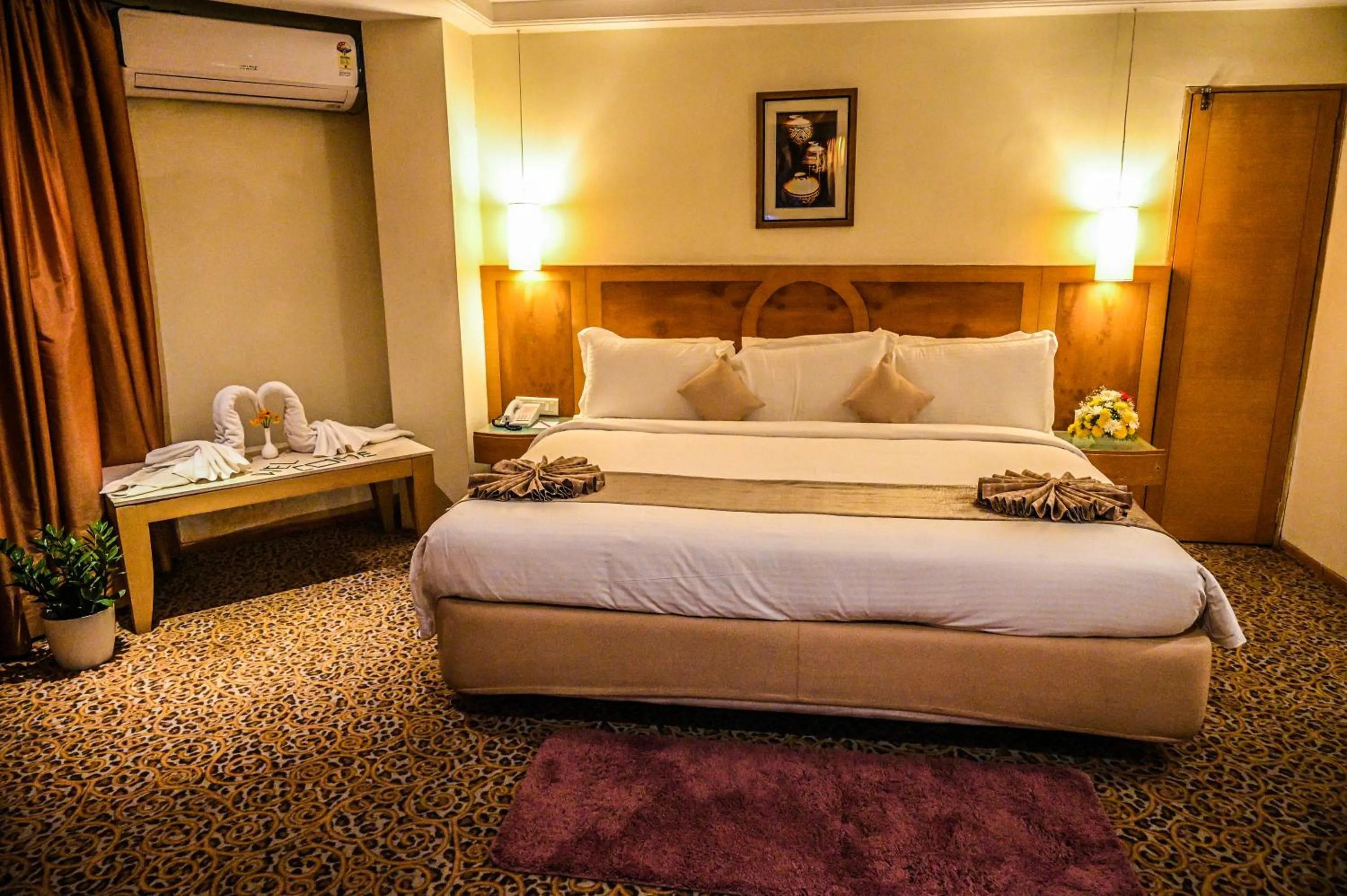 Bed in Katriya Hotel and Tower