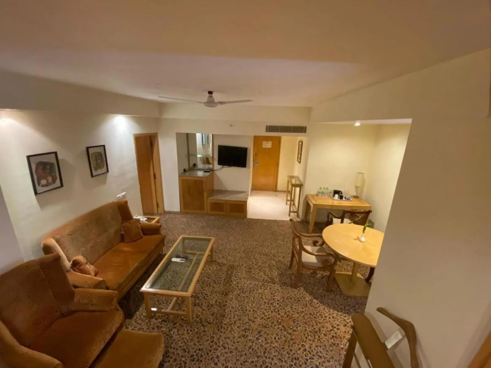 Living room in Katriya Hotel and Tower