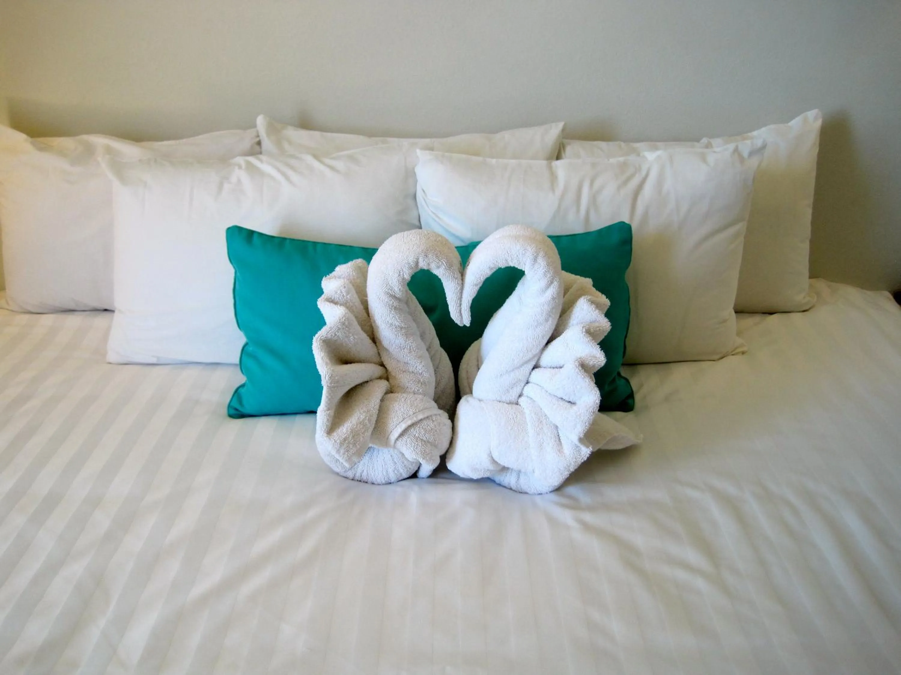 Bed in Katriya Hotel and Tower