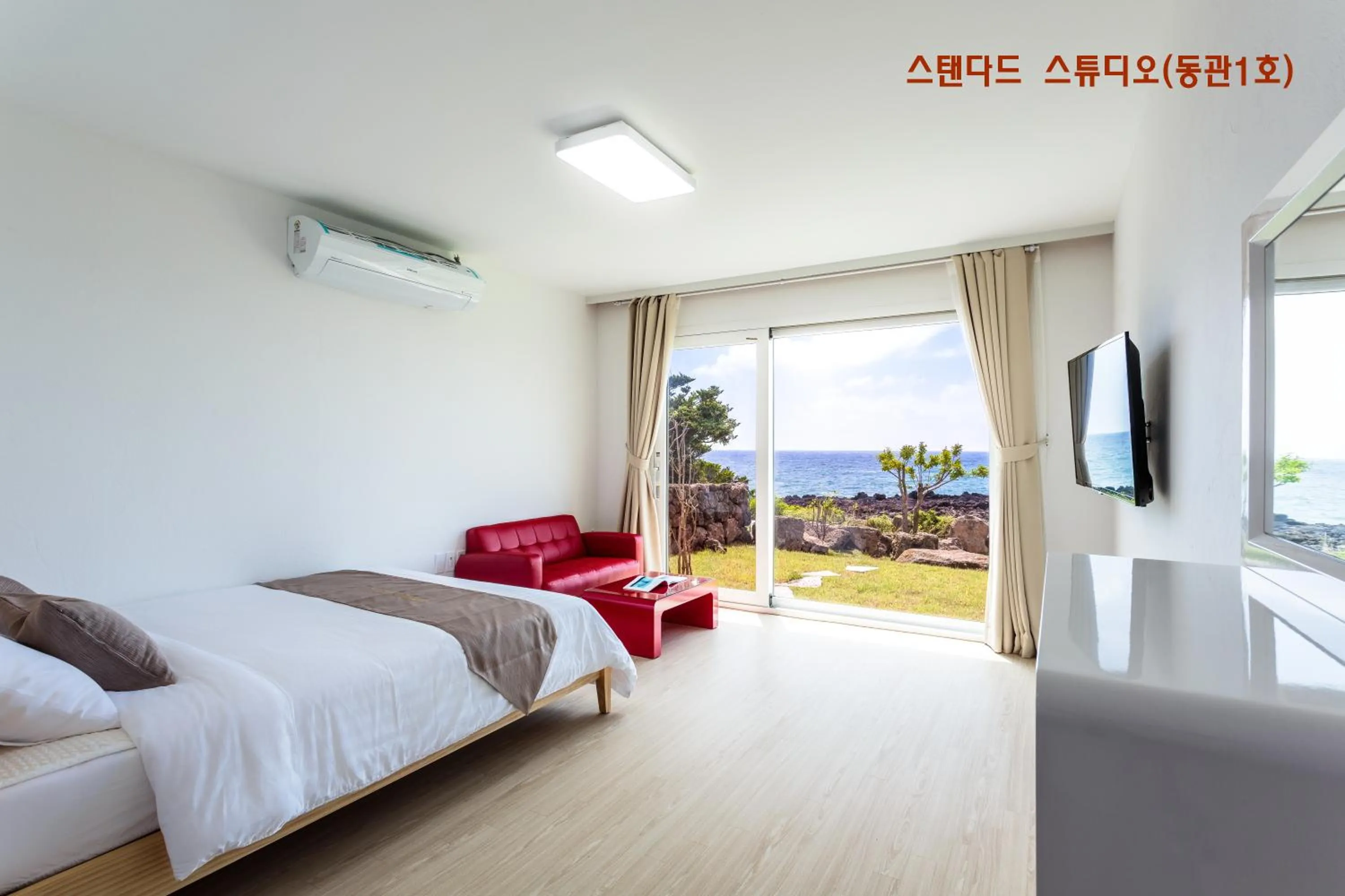 Sea view, Bed in Jeju Turning point Pension