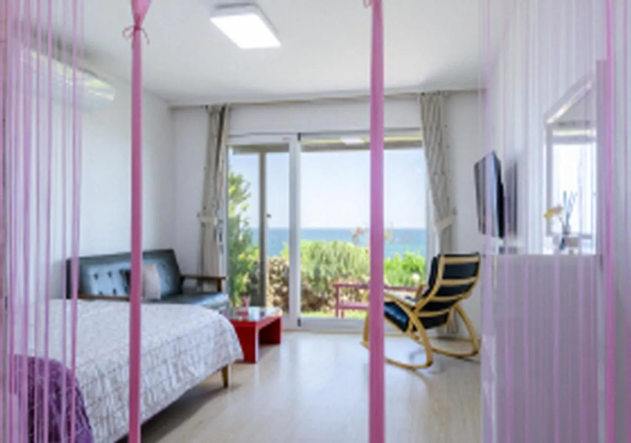 Living room, Bed in Jeju Turning point Pension