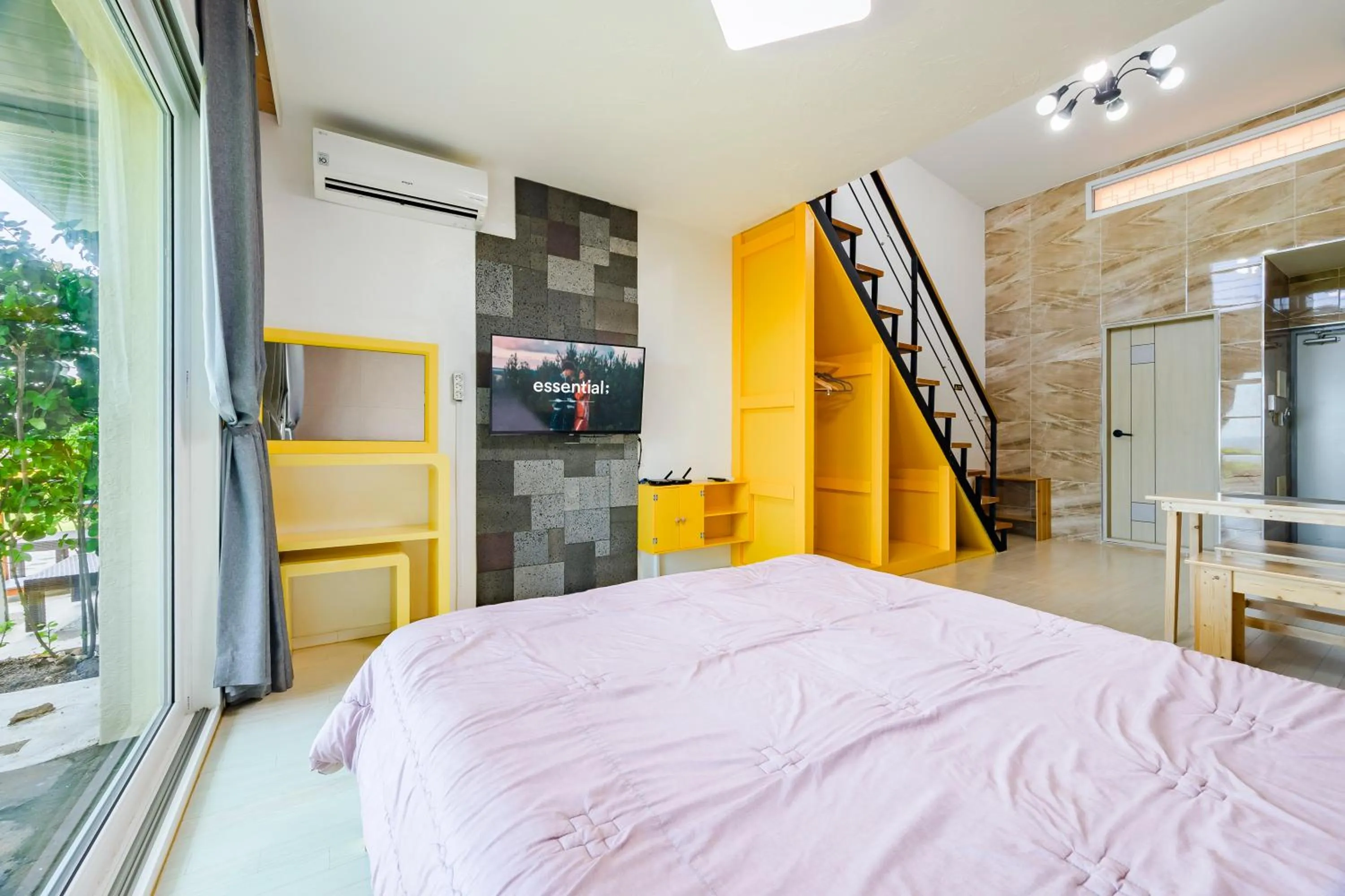 Living room, Bed in Jeju Turning point Pension