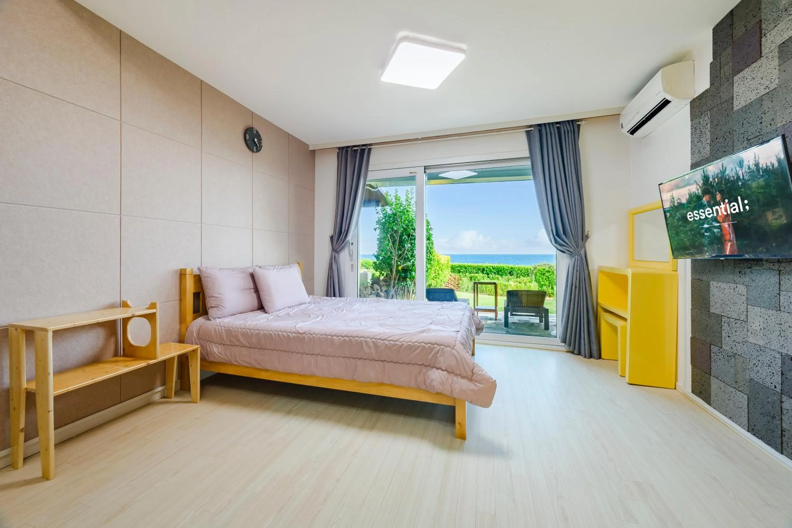 Bed in Jeju Turning point Pension