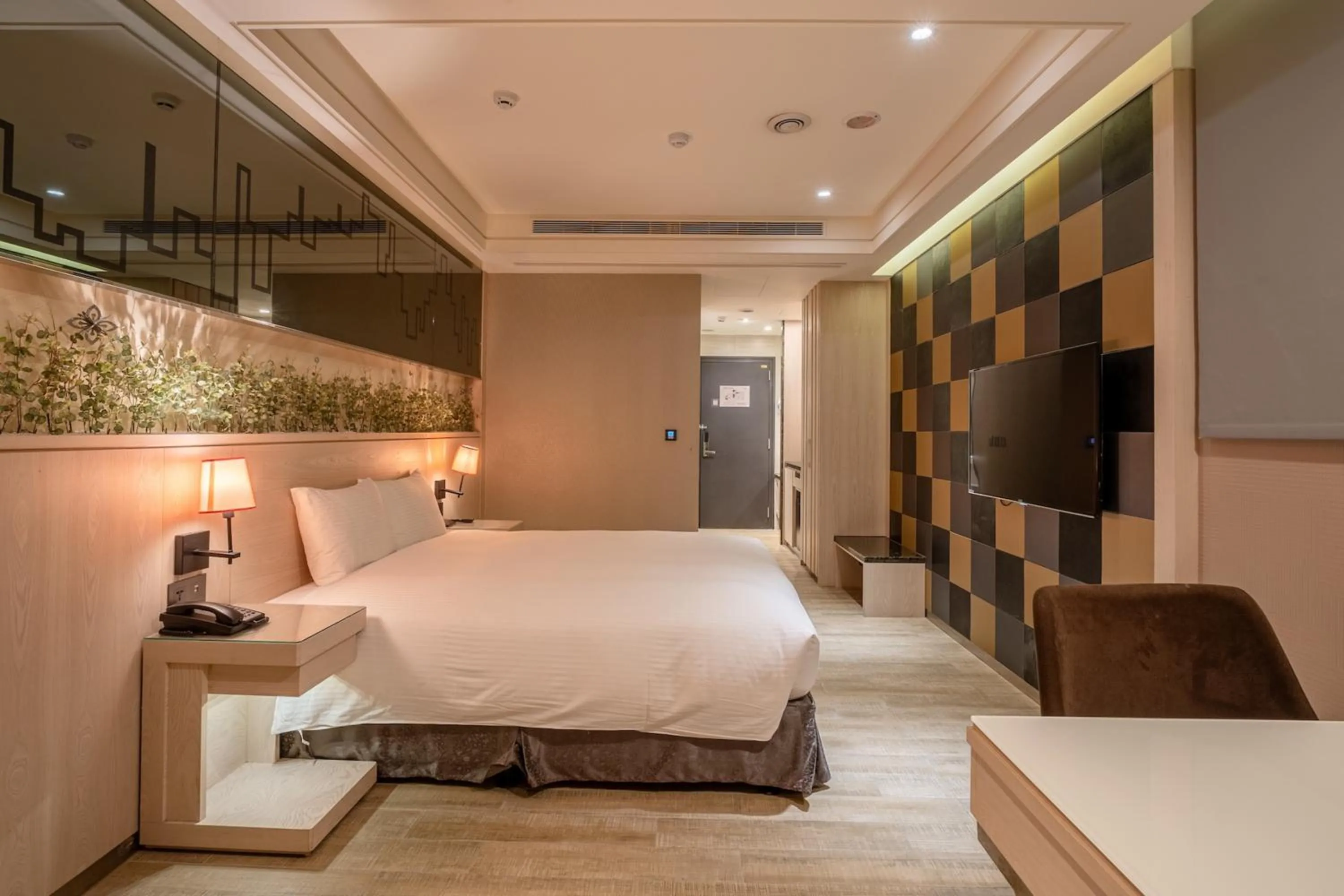 Photo of the whole room, Bed in Guide Hotel Taichung Ziyou