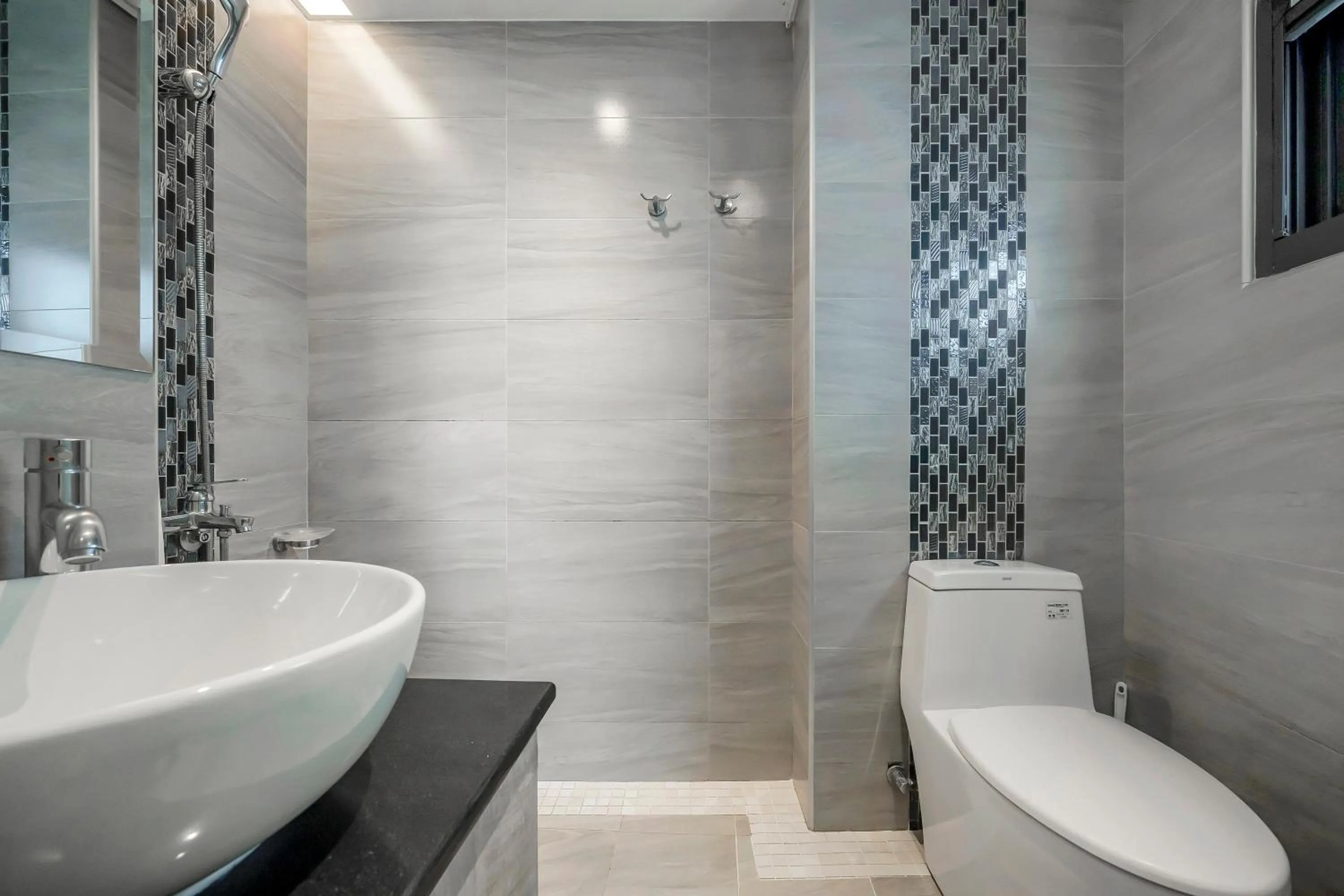 Bathroom in Pacific Inn