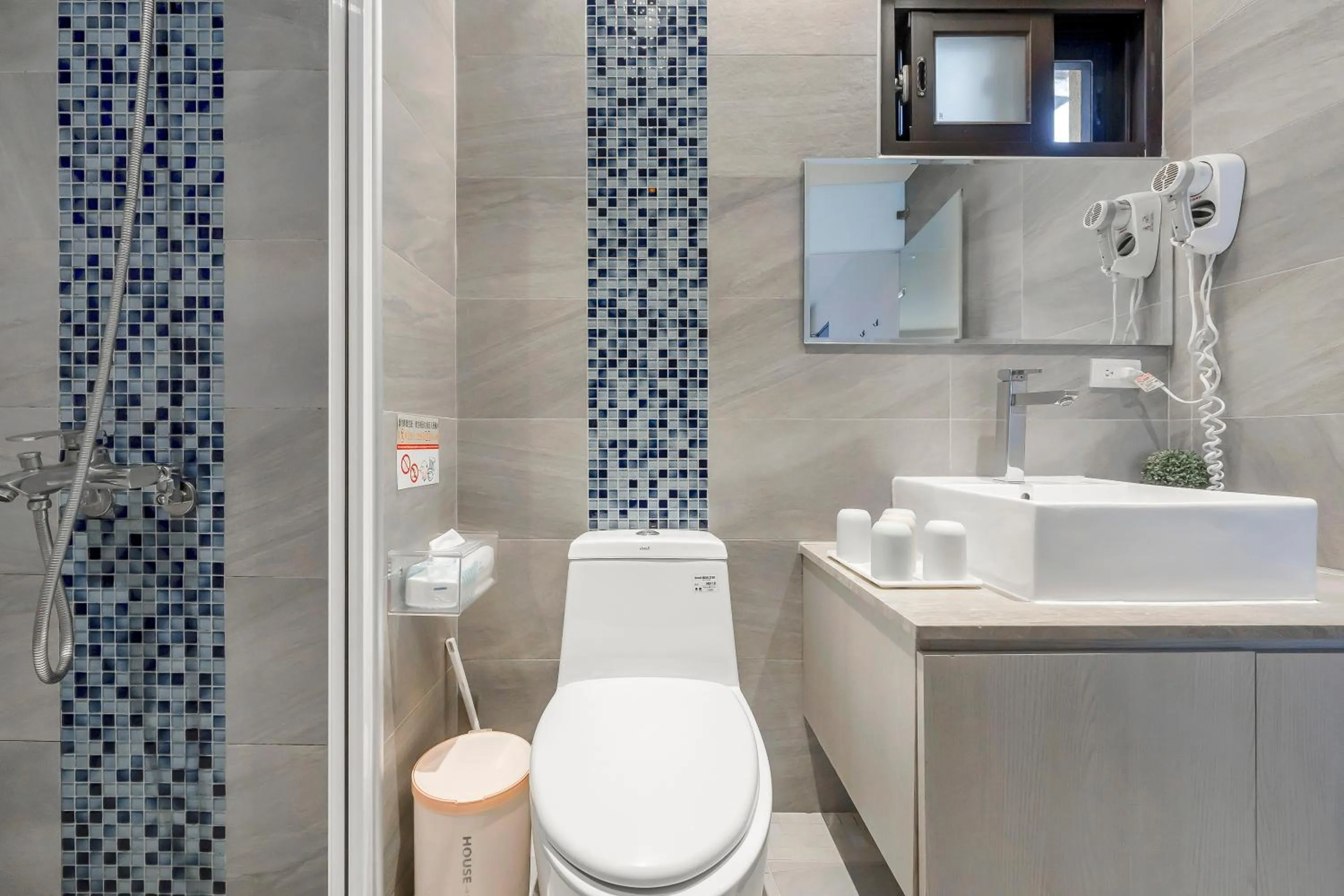 Bathroom in Pacific Inn