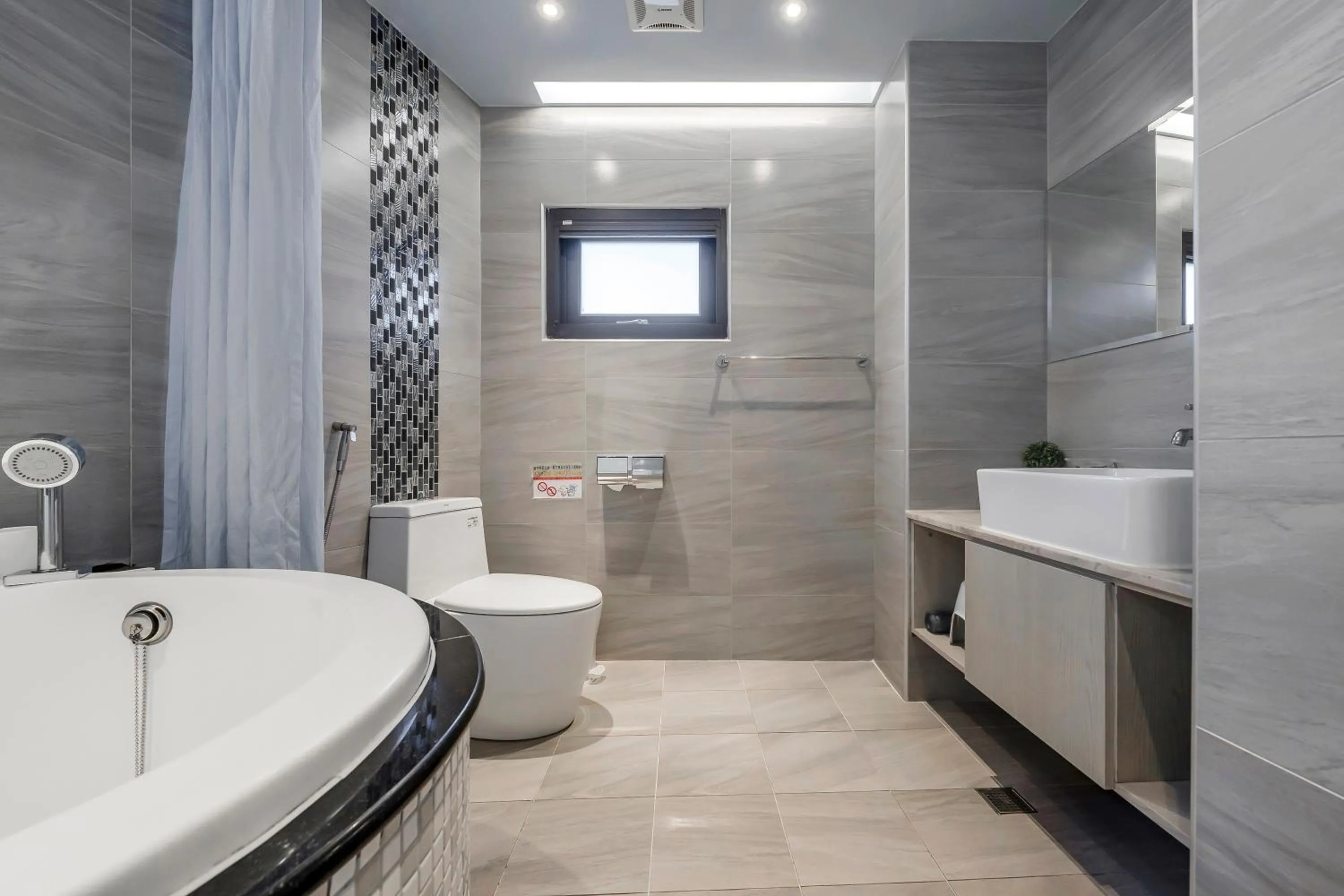 Bathroom in Pacific Inn