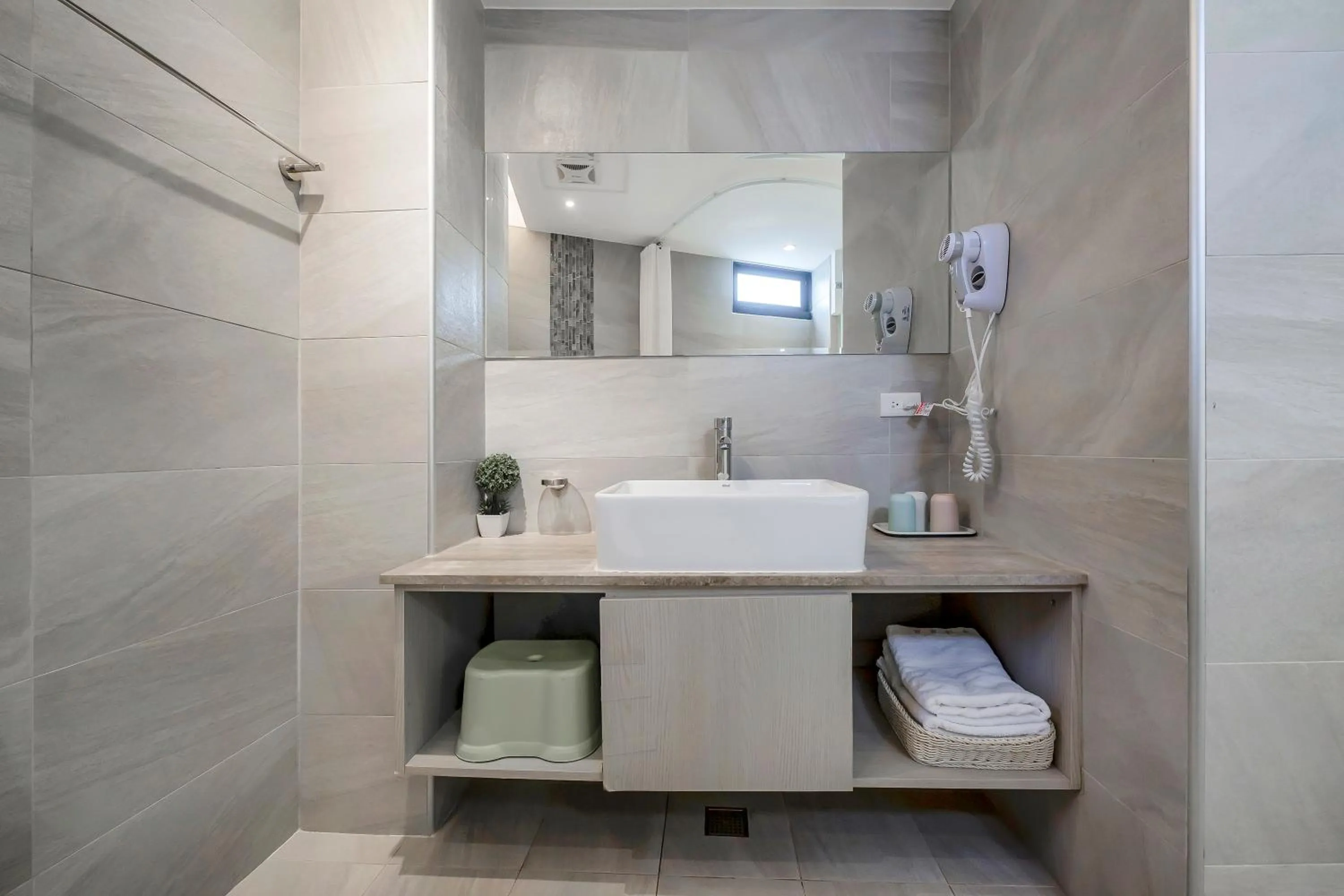 Bathroom in Pacific Inn