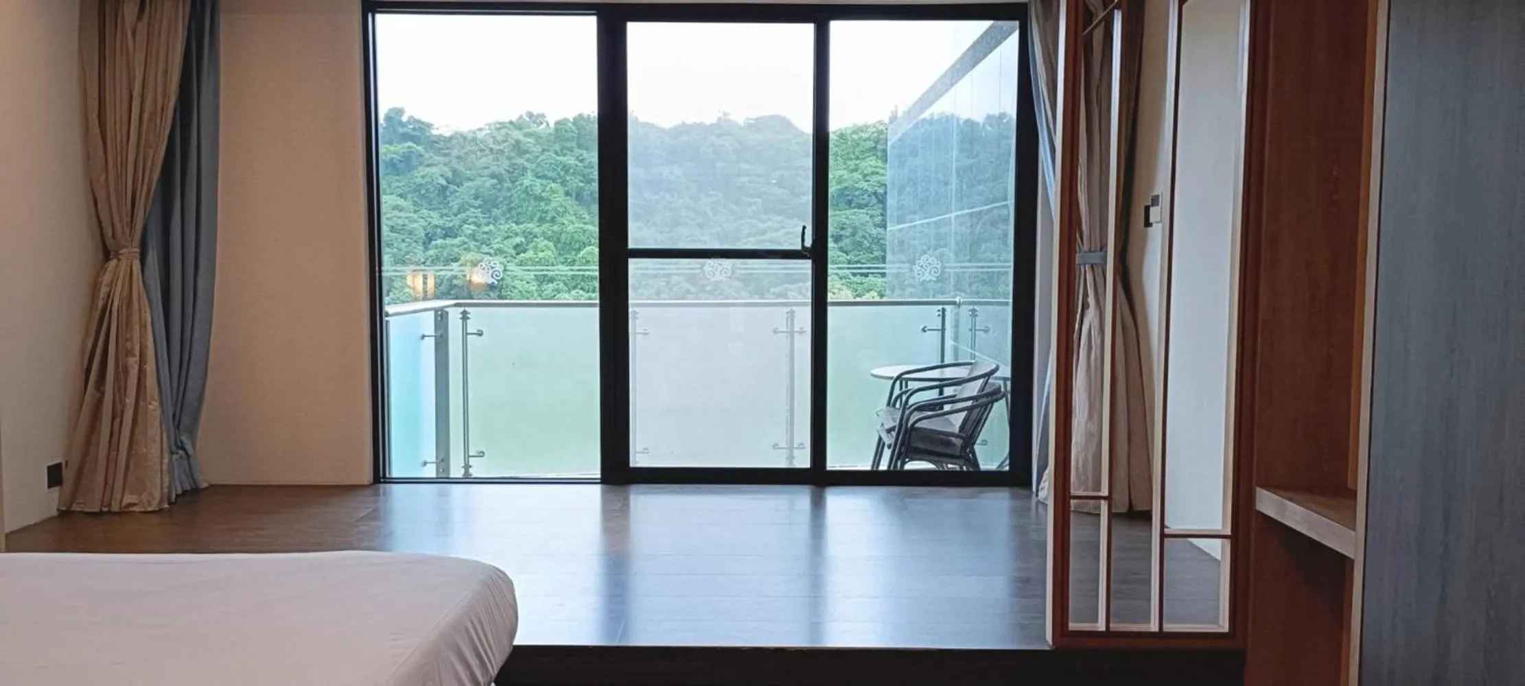 Balcony/Terrace, Bed in Chii Lih Resort