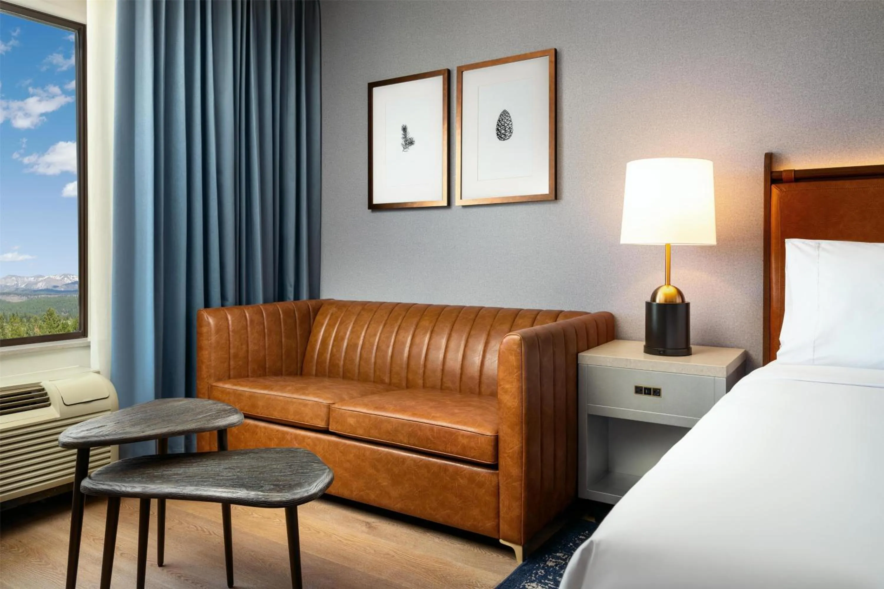 Living room, Bed in Martis Valley Lodge, Tapestry Collection by Hilton