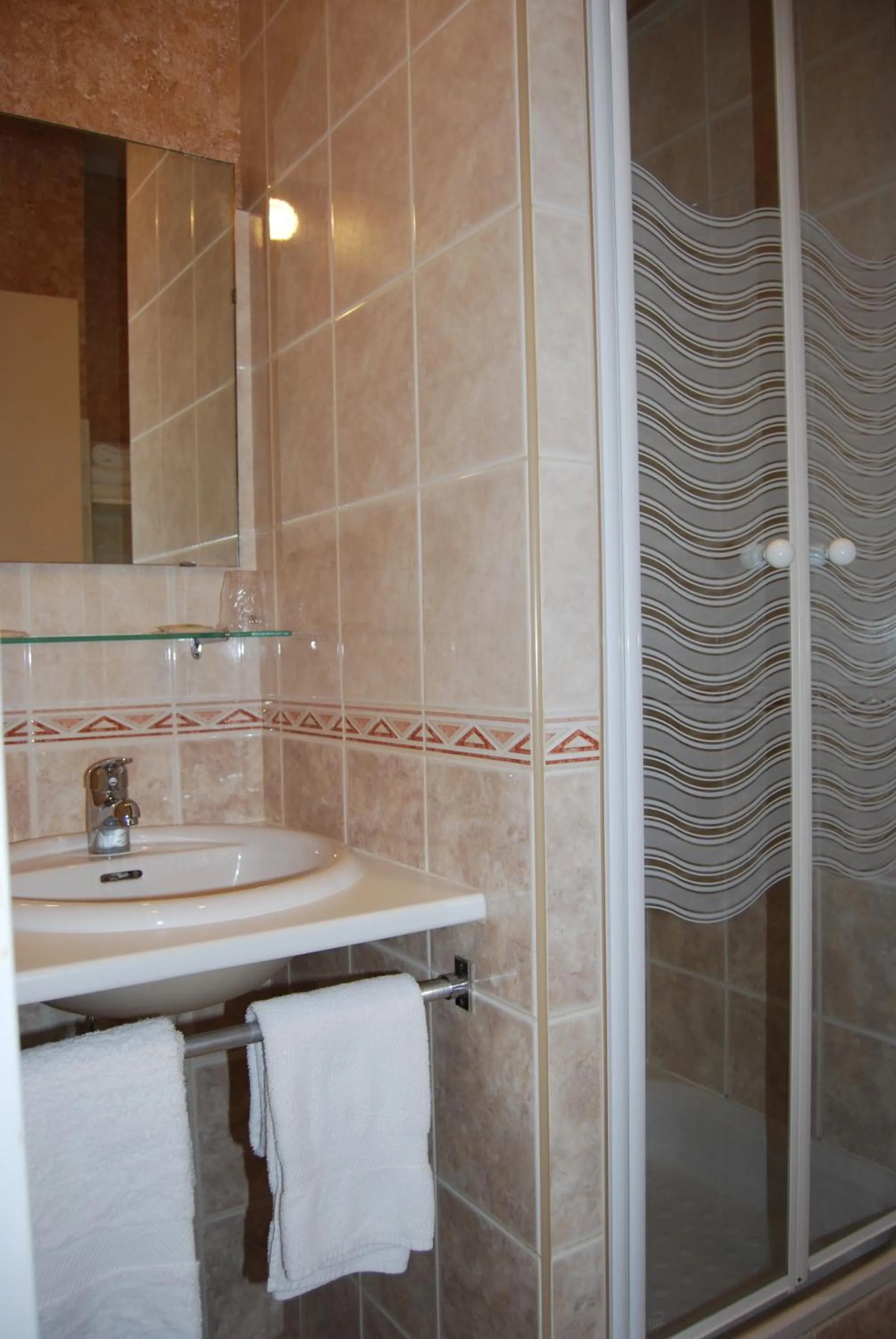 Bathroom in Le Bretagne - Hôtel