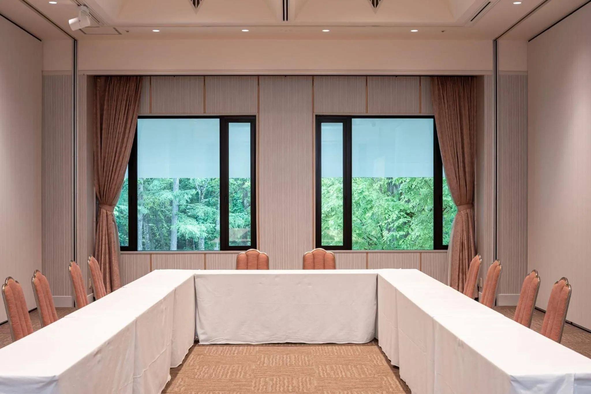 Meeting/conference room in Holiday Inn Resort Shinano-Omachi Kuroyon by IHG