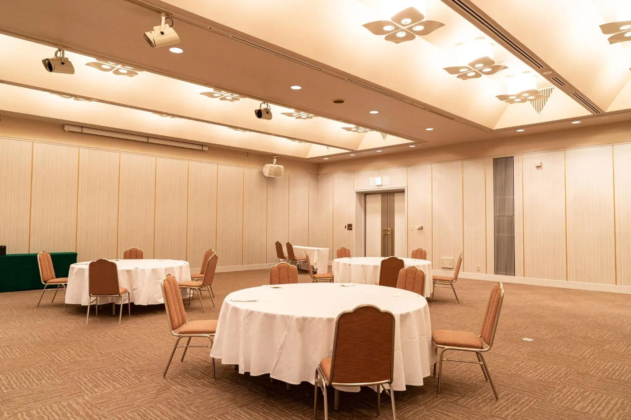 Meeting/conference room in Holiday Inn Resort Shinano-Omachi Kuroyon, an IHG Hotel