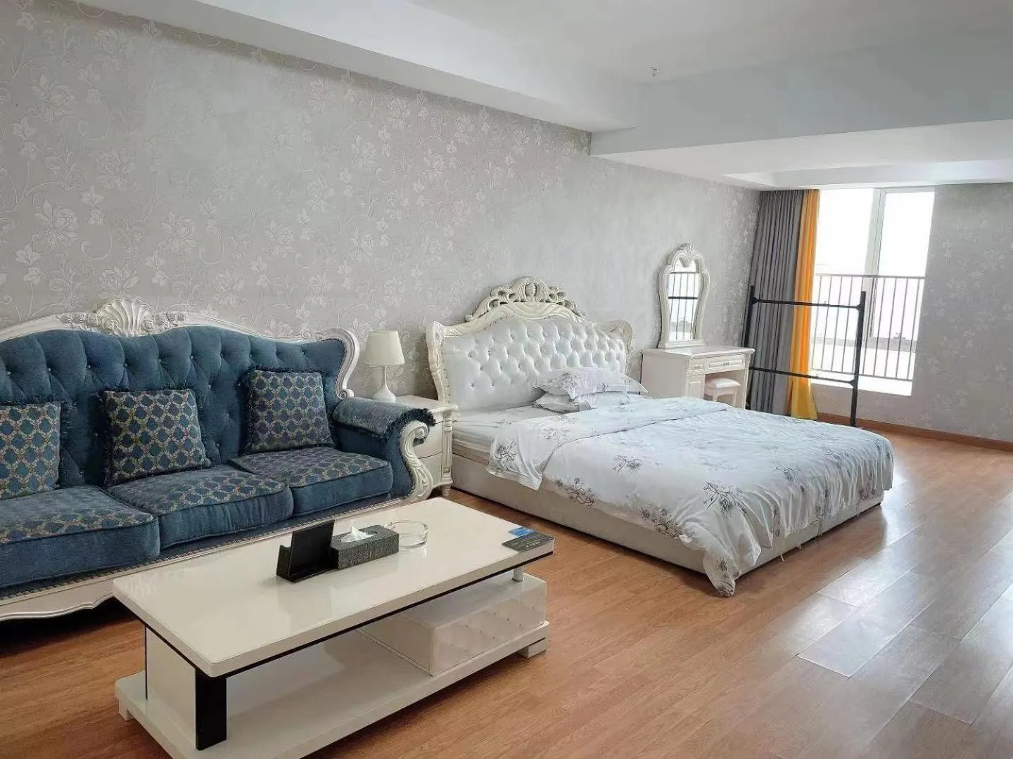 Bedroom, Bed in Guangzhou Manhattan International Apartment Zhengjia Free bus services are provided for the first and second phases