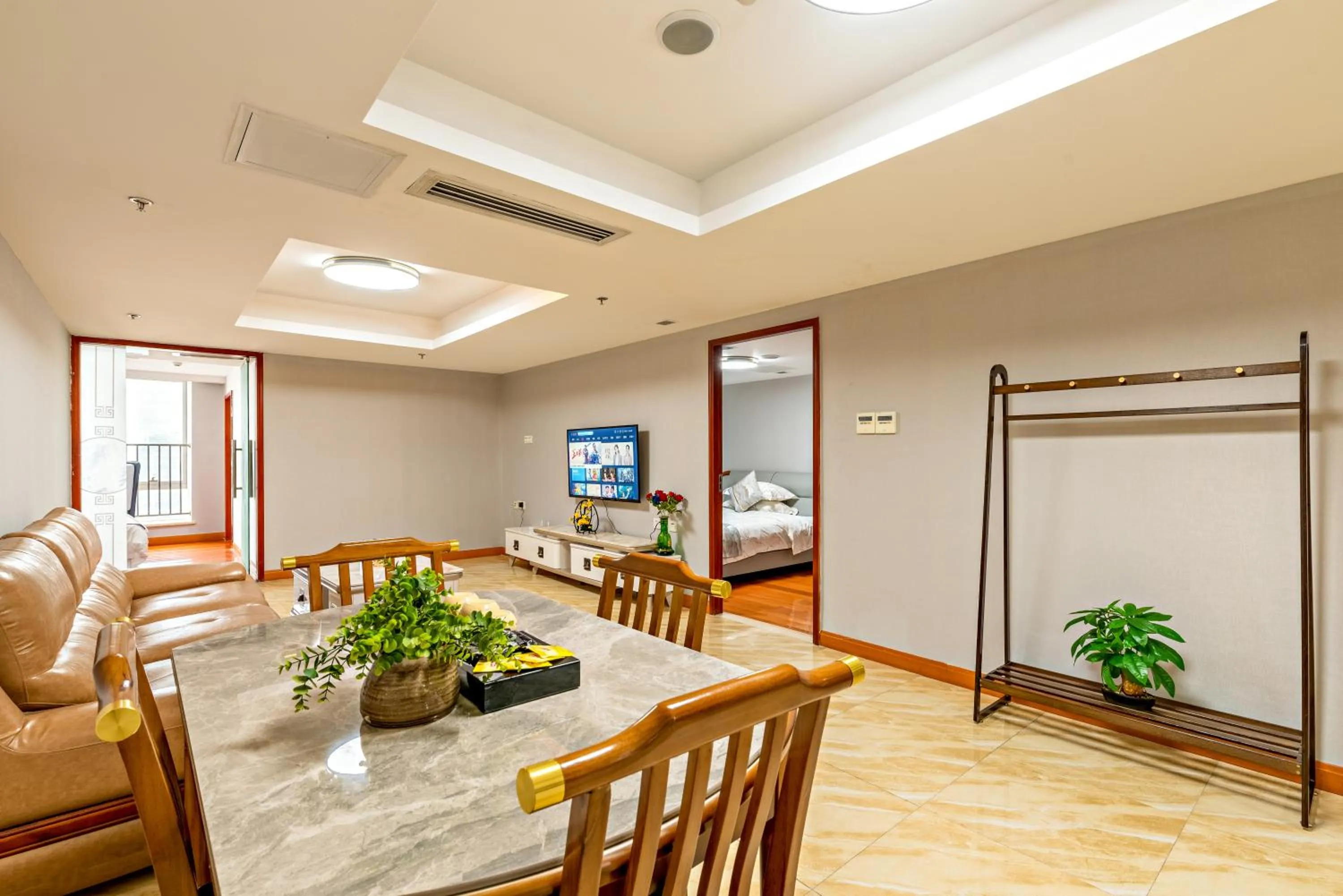Dining area in Guangzhou Manhattan International Apartment Zhengjia Free bus services are provided for the first and second phases