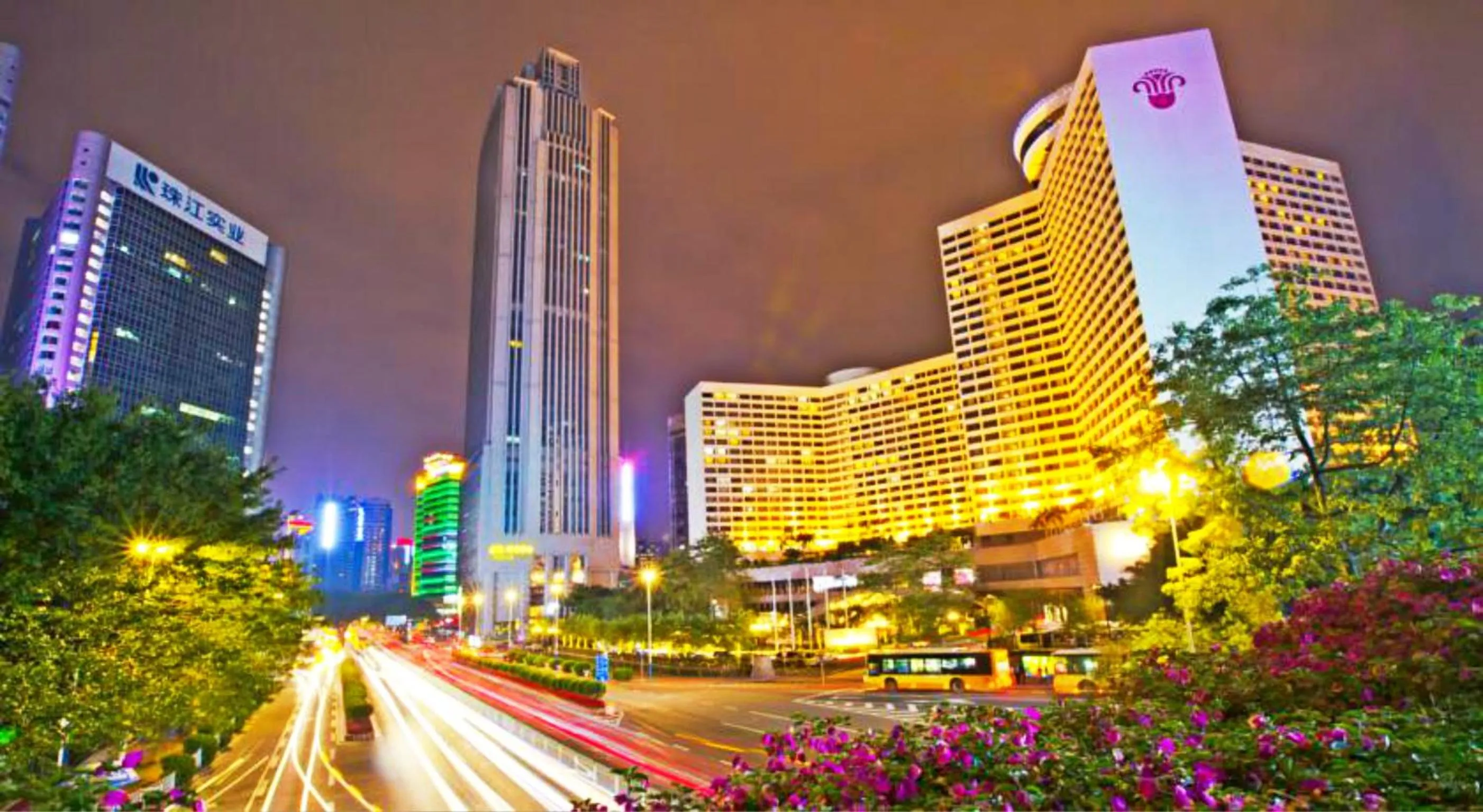 Property building in Guangzhou Manhattan International Apartment Zhengjia Free bus services are provided for the first and second phases