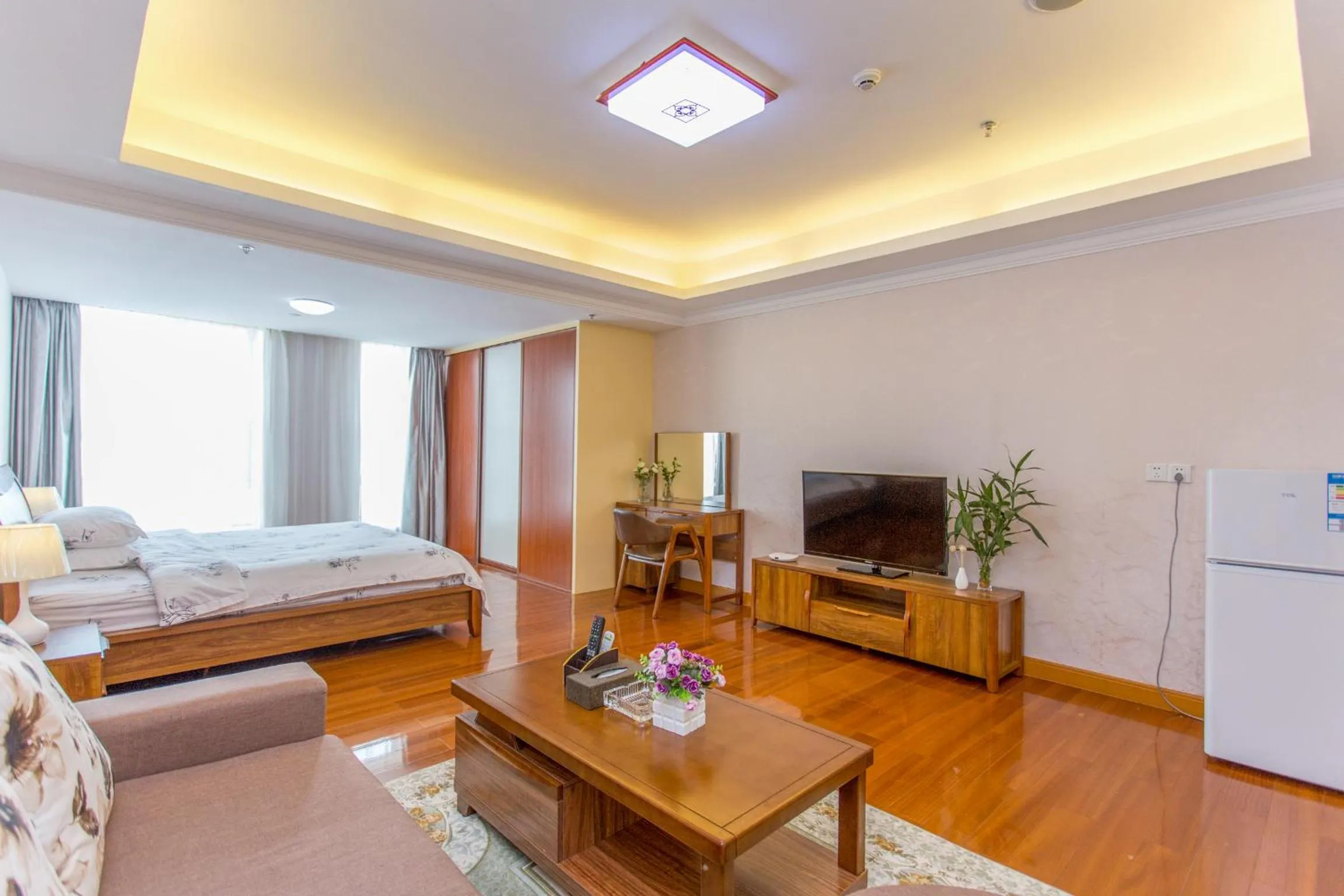 TV and multimedia, Bed in Guangzhou Manhattan International Apartment Zhengjia Free bus services are provided for the first and second phases