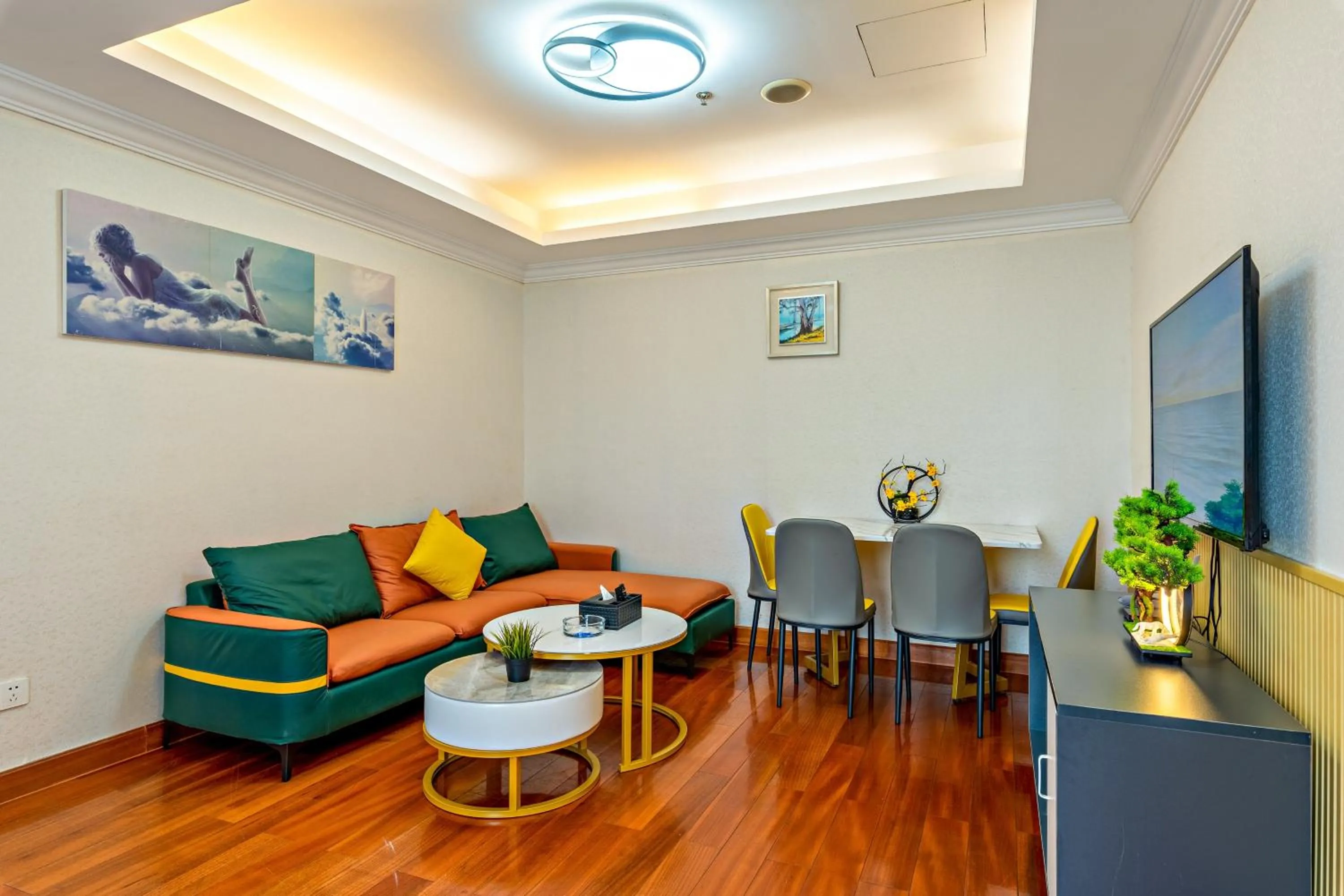 Living room in Guangzhou Manhattan International Apartment Zhengjia Free bus services are provided for the first and second phases