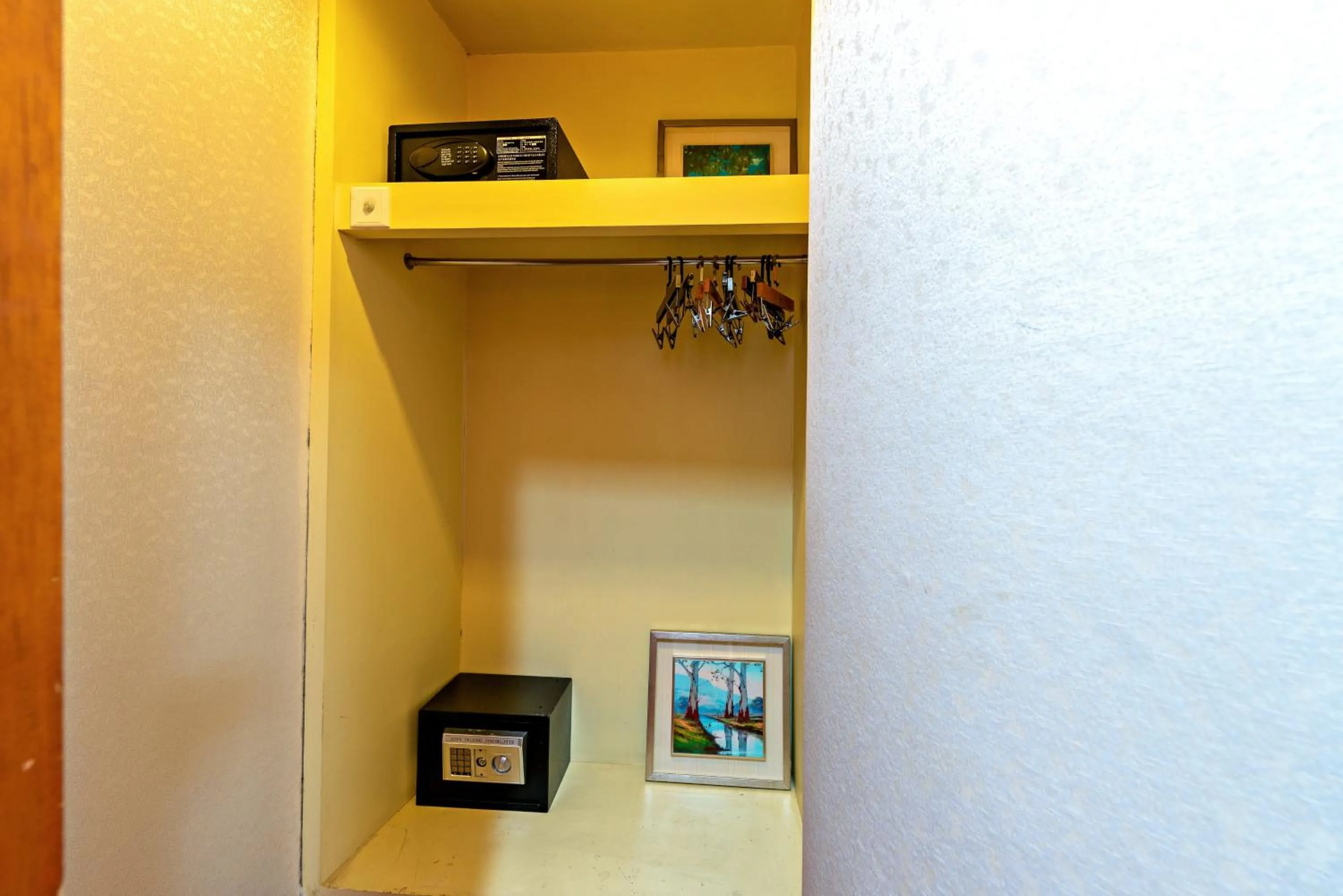 safe in Guangzhou Manhattan International Apartment Zhengjia Free bus services are provided for the first and second phases