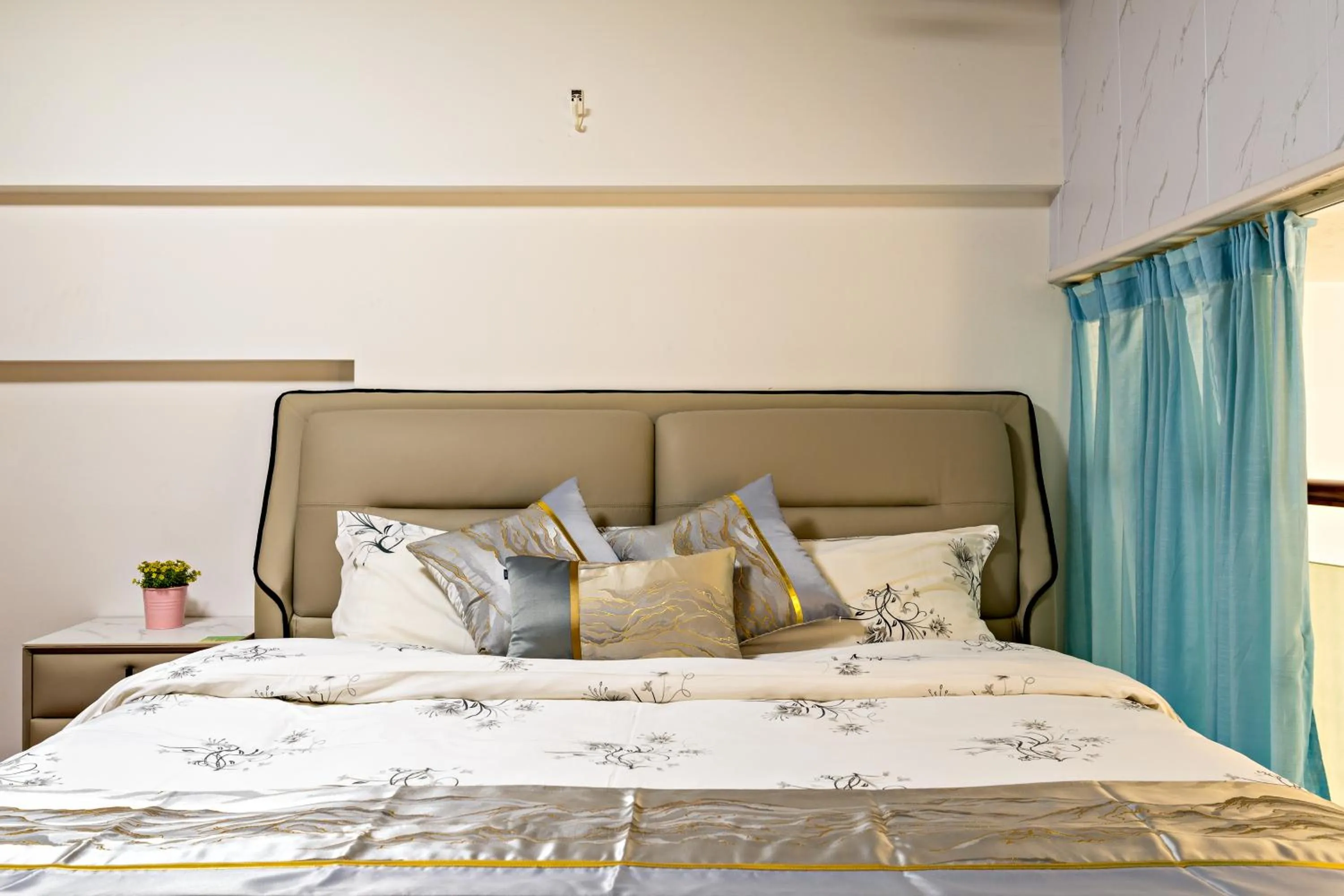 Bed in Guangzhou Manhattan International Apartment Zhengjia Free bus services are provided for the first and second phases