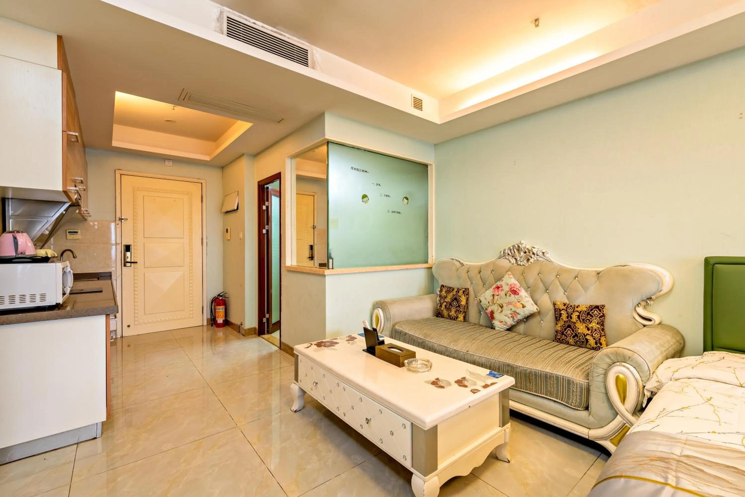 Seating area, Bed in Guangzhou Manhattan International Apartment Zhengjia Free bus services are provided for the first and second phases