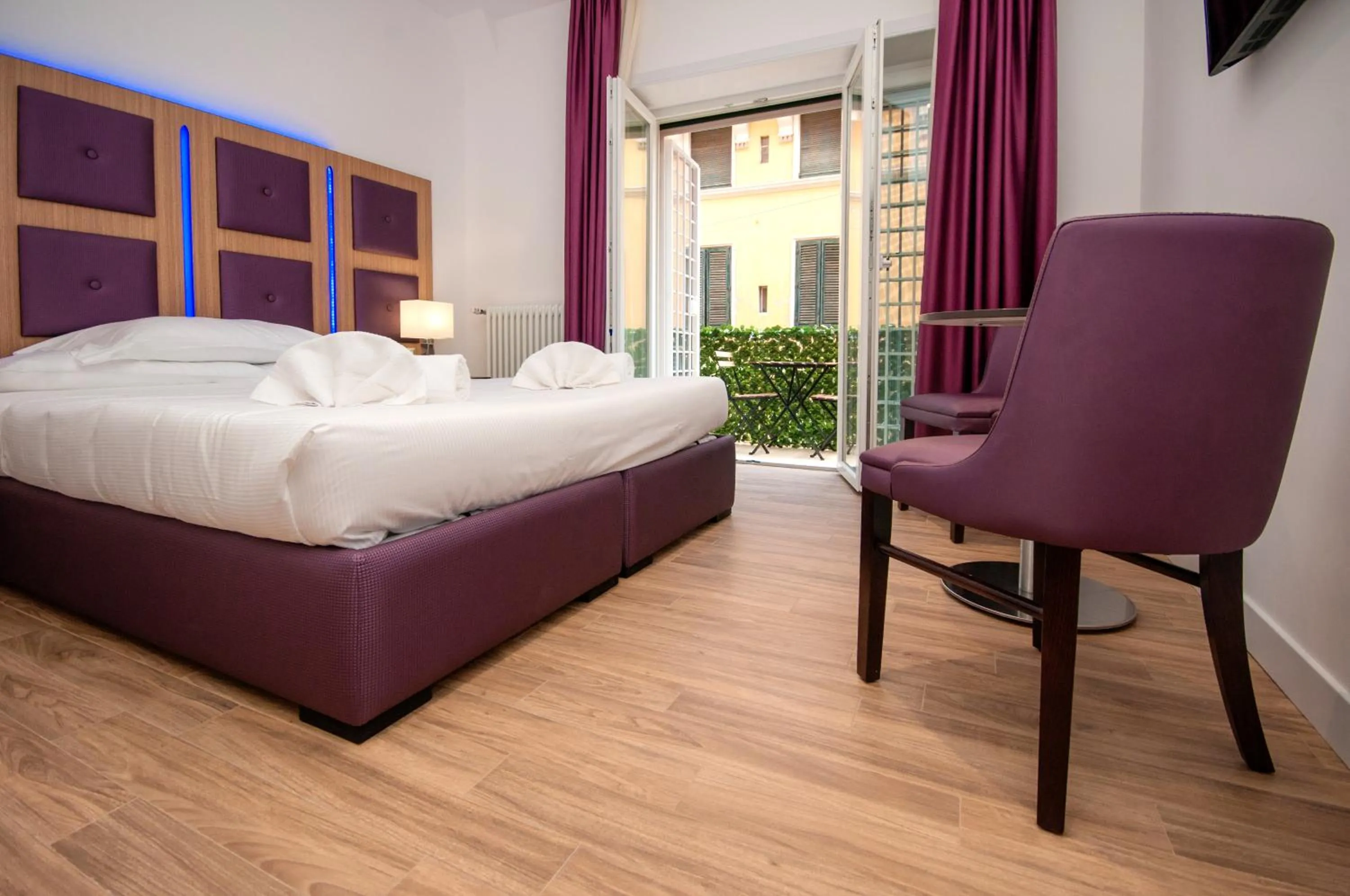 Photo of the whole room, Bed in Vatican Relais Rome