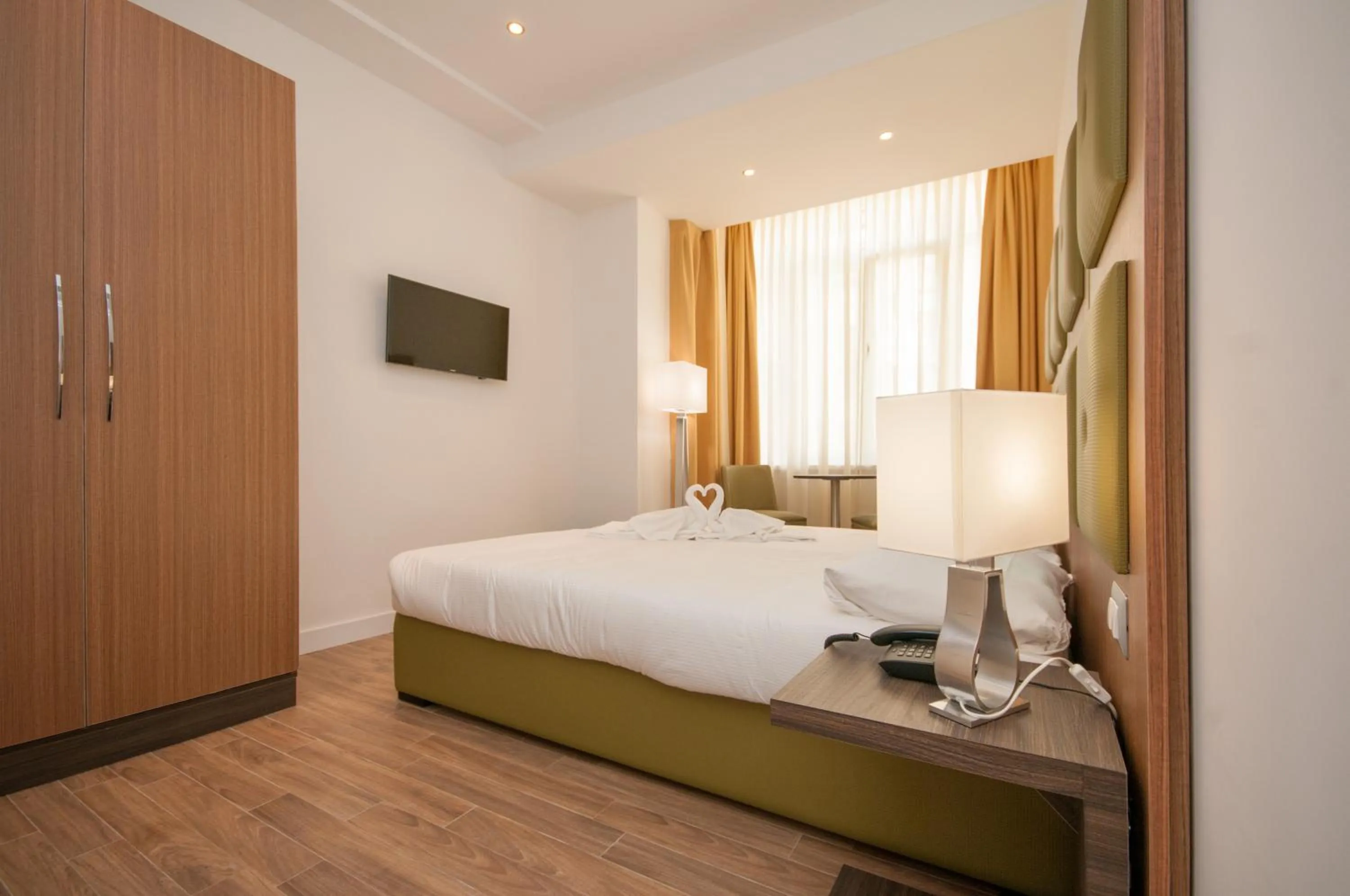 Photo of the whole room, Bed in Vatican Relais Rome