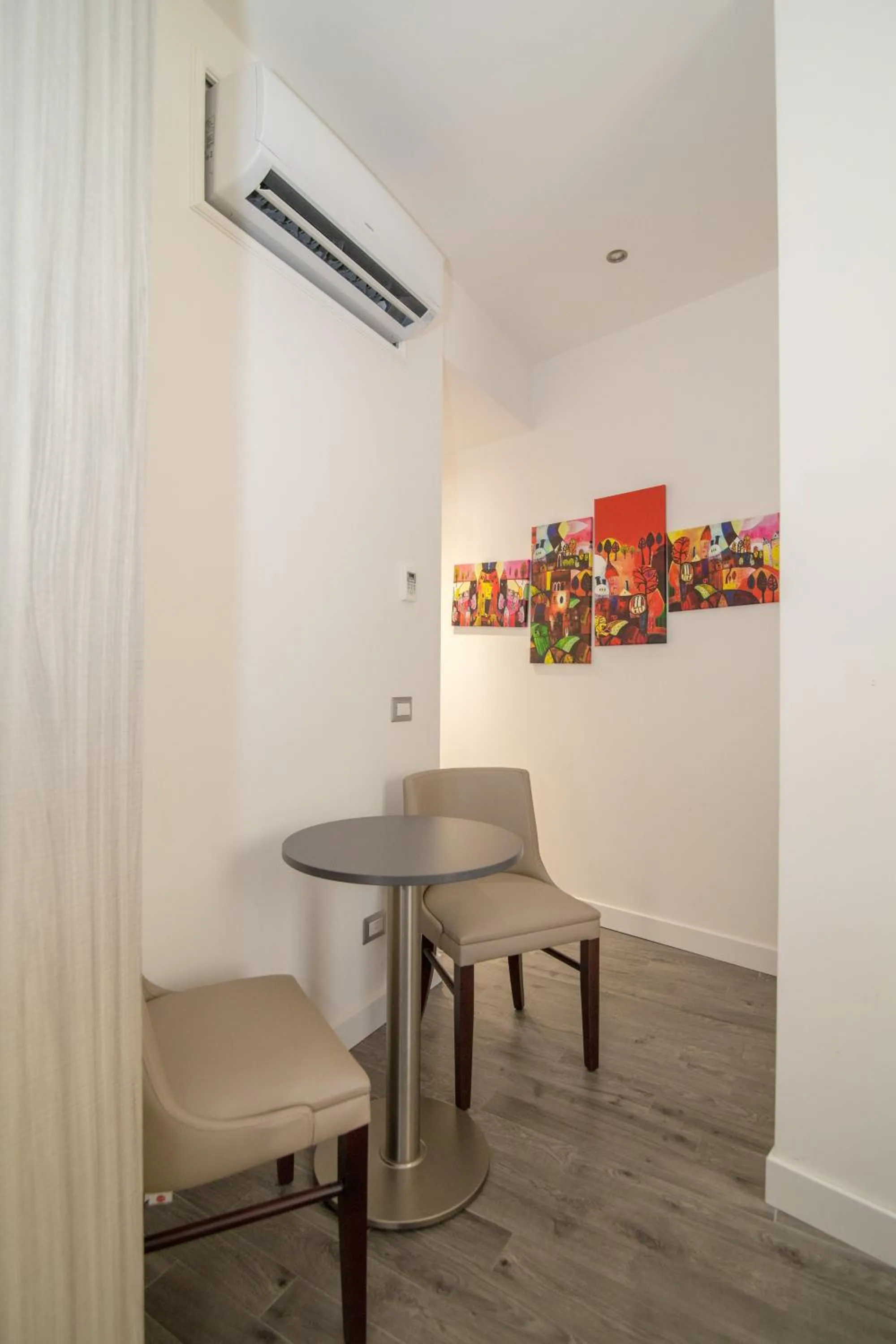 Photo of the whole room in Vatican Relais Rome