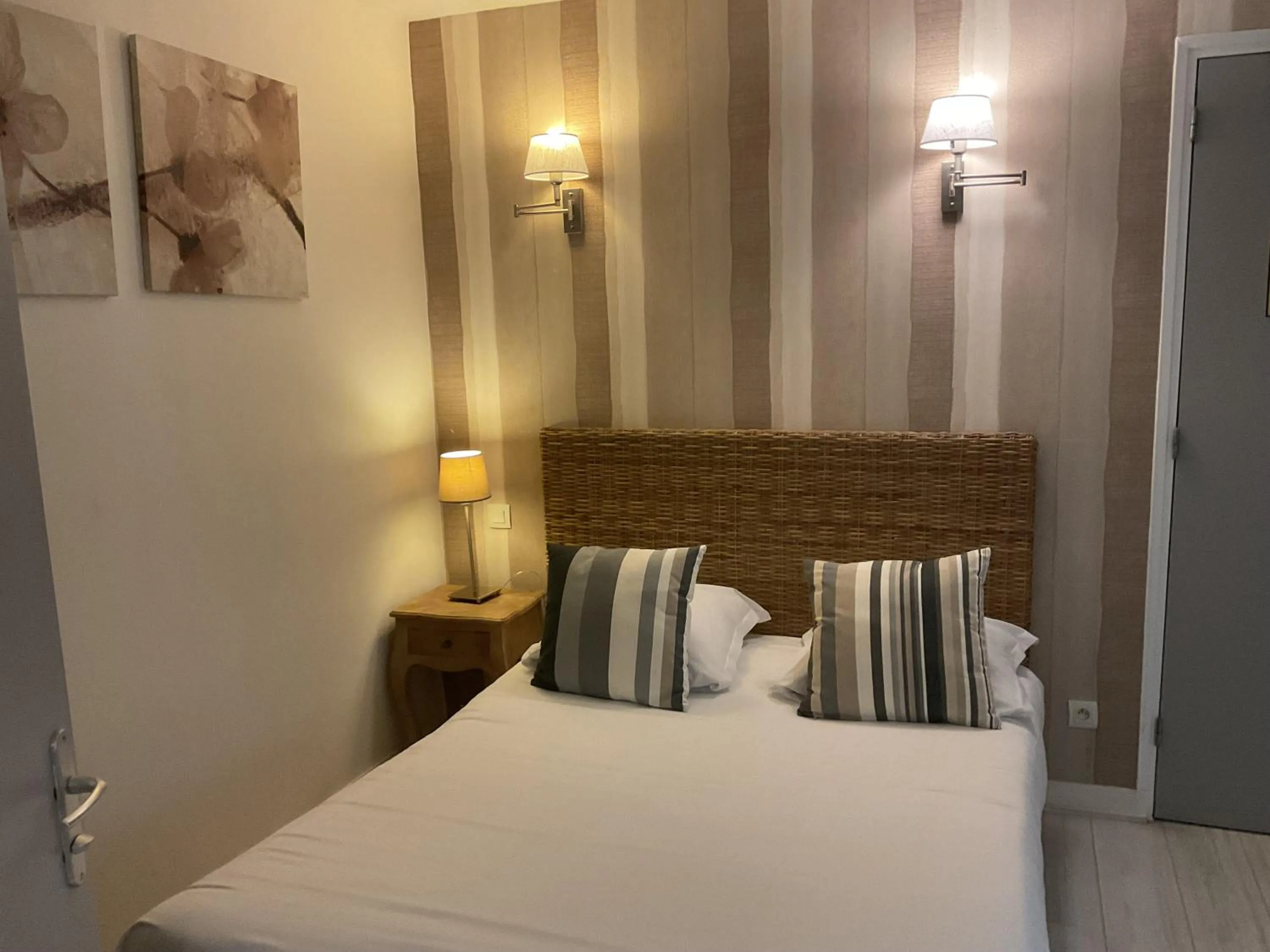 Bed in Hotel Des Falaises