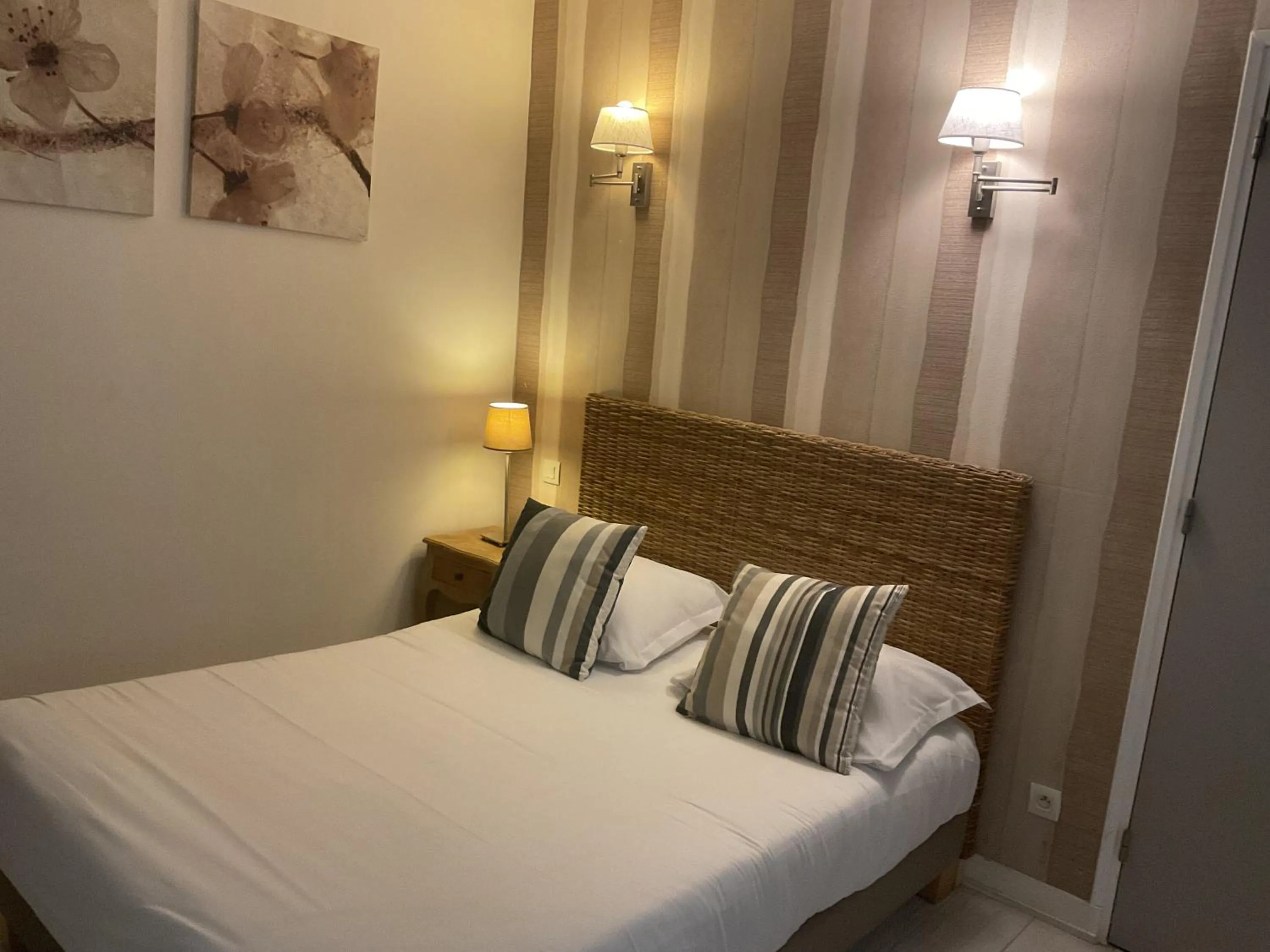 Photo of the whole room, Bed in Hotel Des Falaises