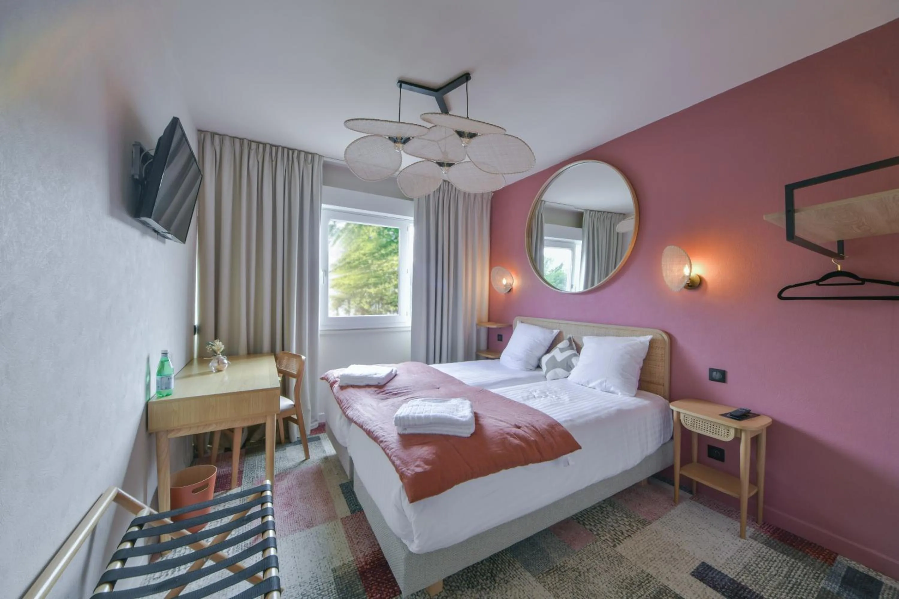 Bedroom, Bed in B Hôtel Olympia Bourges - rénovation terminée