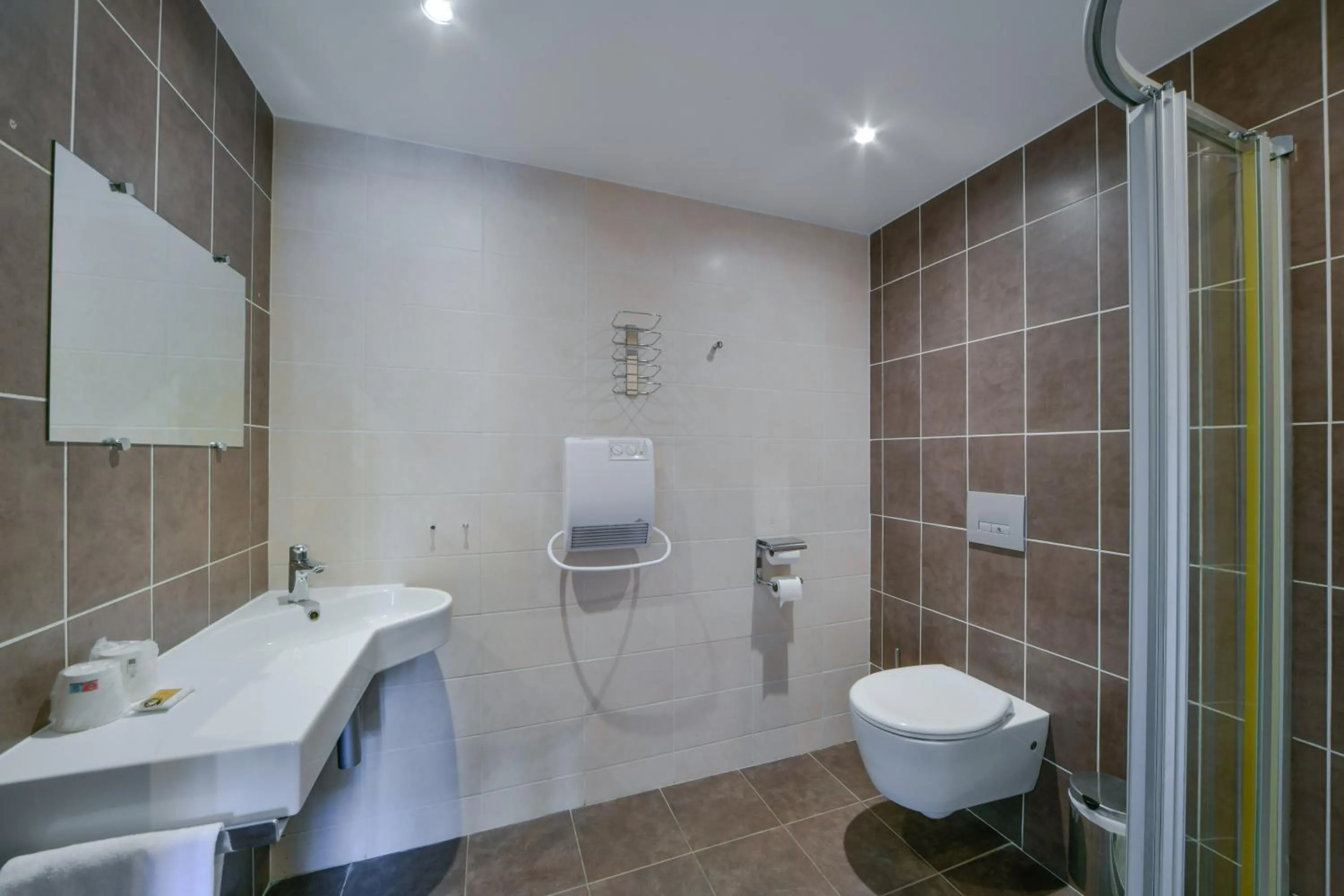 Shower in BHOMA Bourges - Hôtel