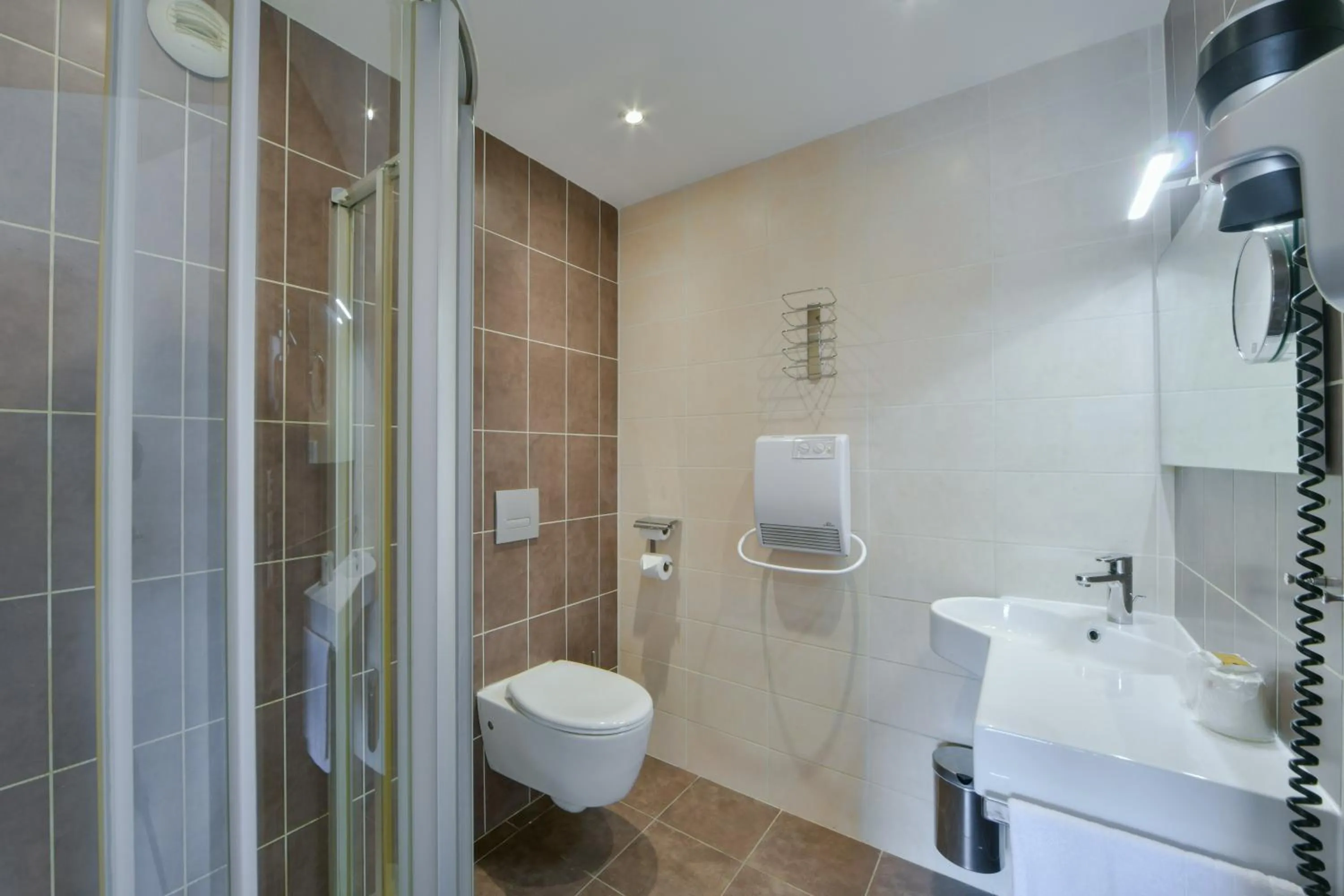 Shower in B Hôtel Olympia Bourges - rénovation terminée