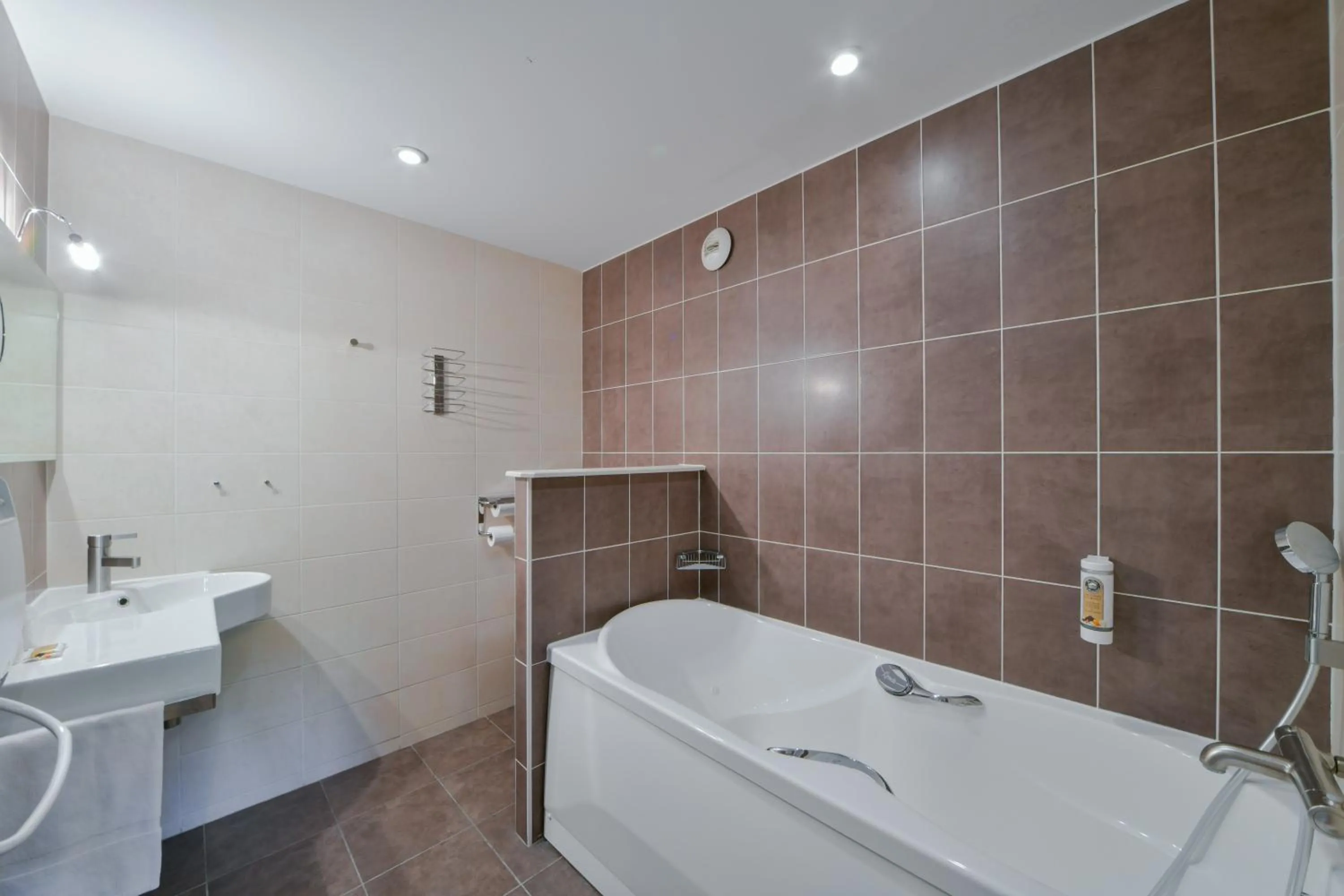 Bathroom in B Hôtel Olympia Bourges - rénovation terminée