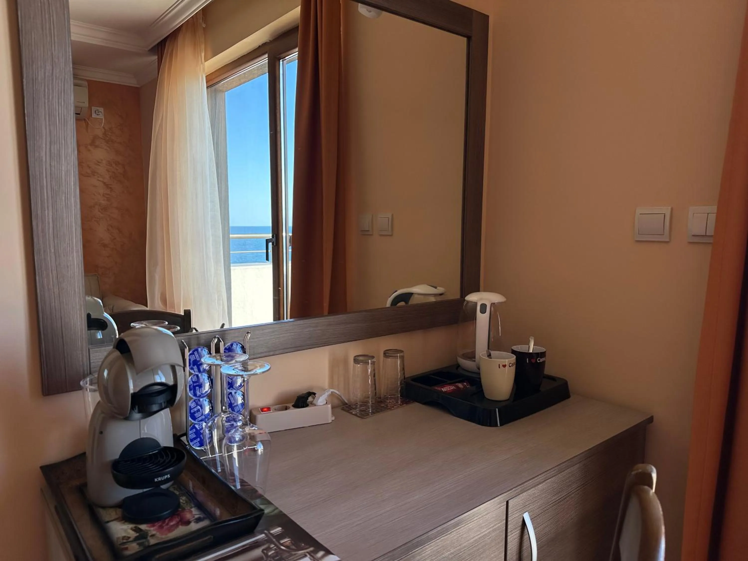 Coffee/tea facilities in Family Hotel Radiana