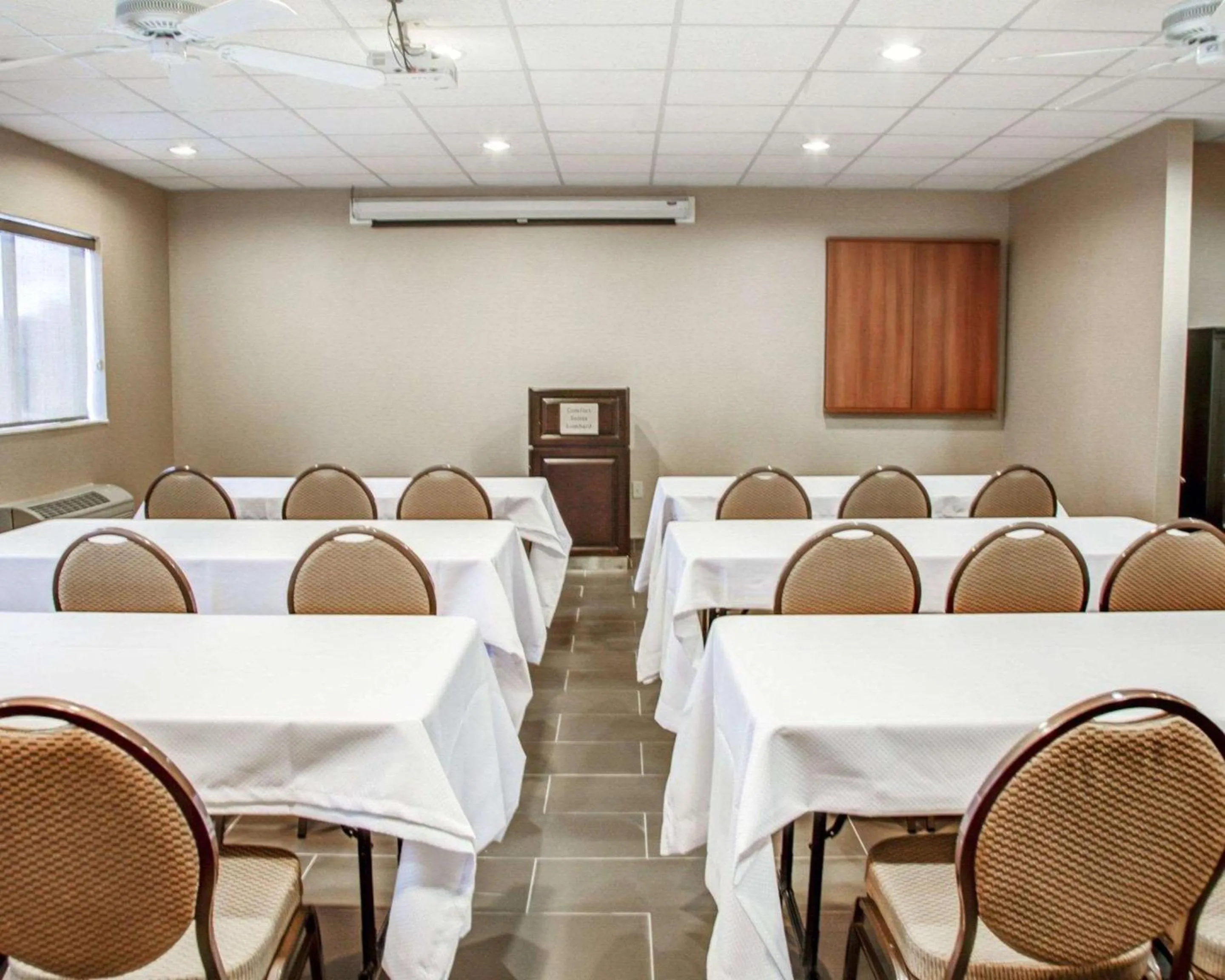 Meeting/conference room in Comfort Suites Lombard - Addison