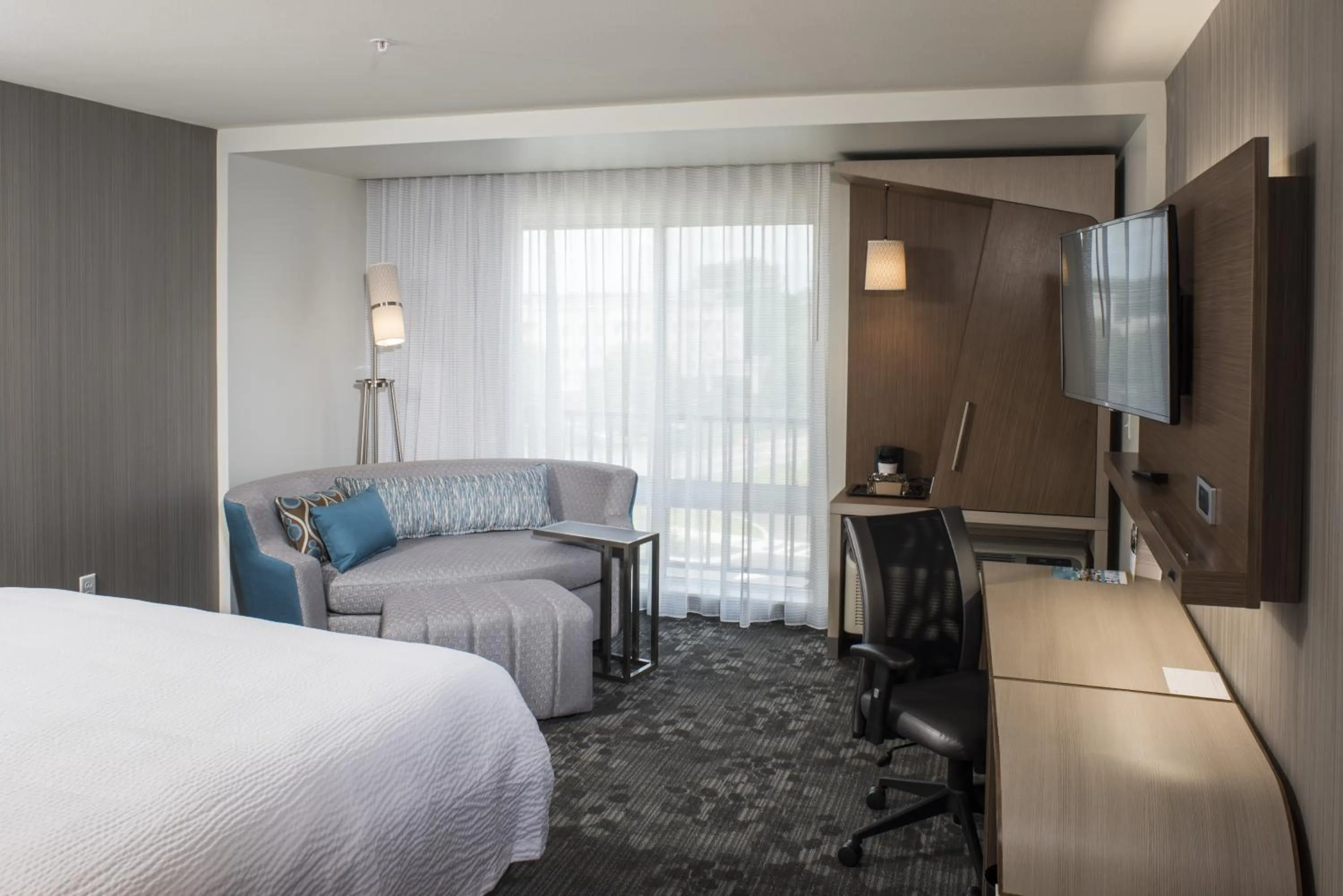 Photo of the whole room, Bed in Courtyard by Marriott Albany Clifton Park