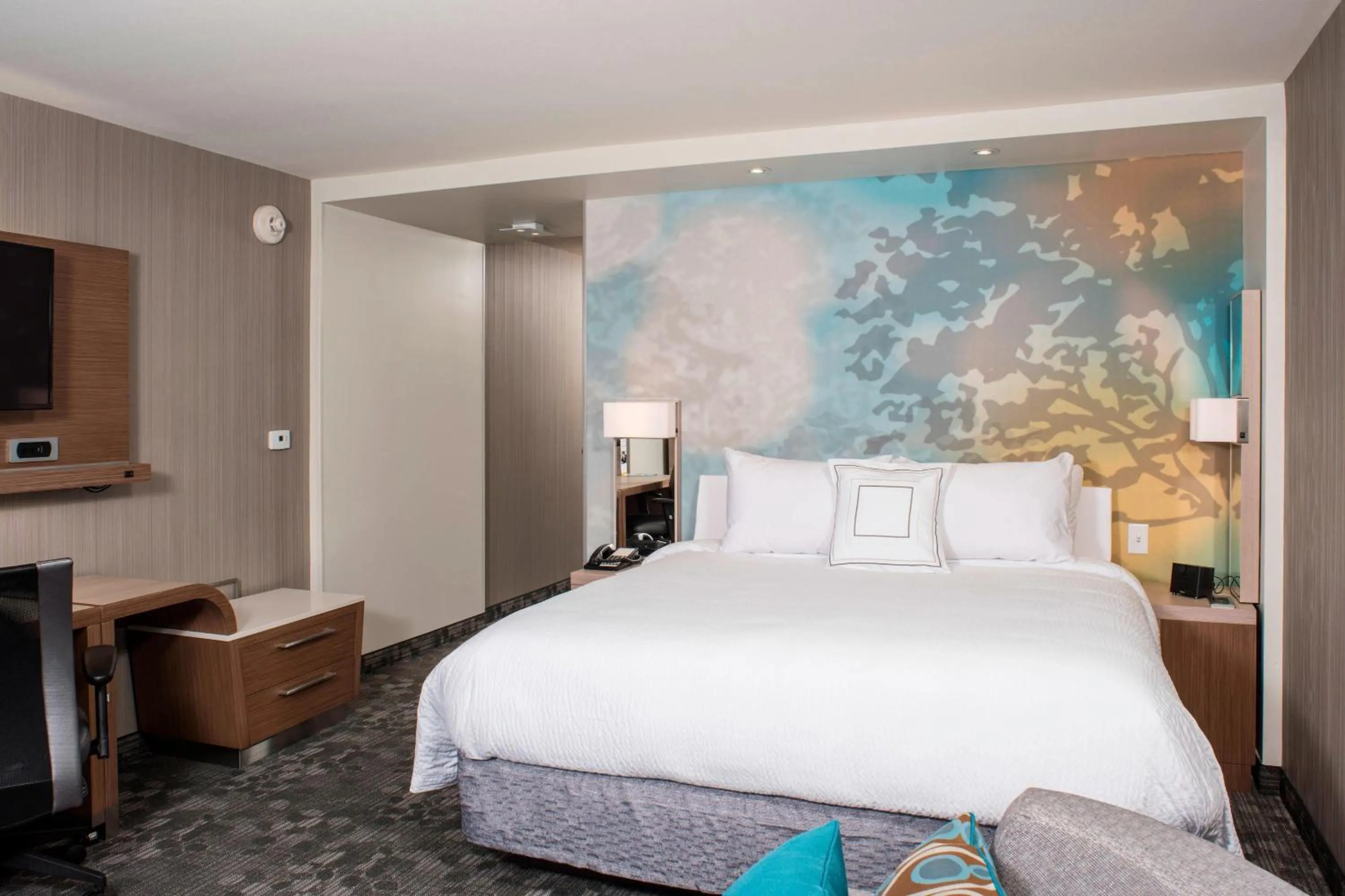 Photo of the whole room, Bed in Courtyard by Marriott Albany Clifton Park