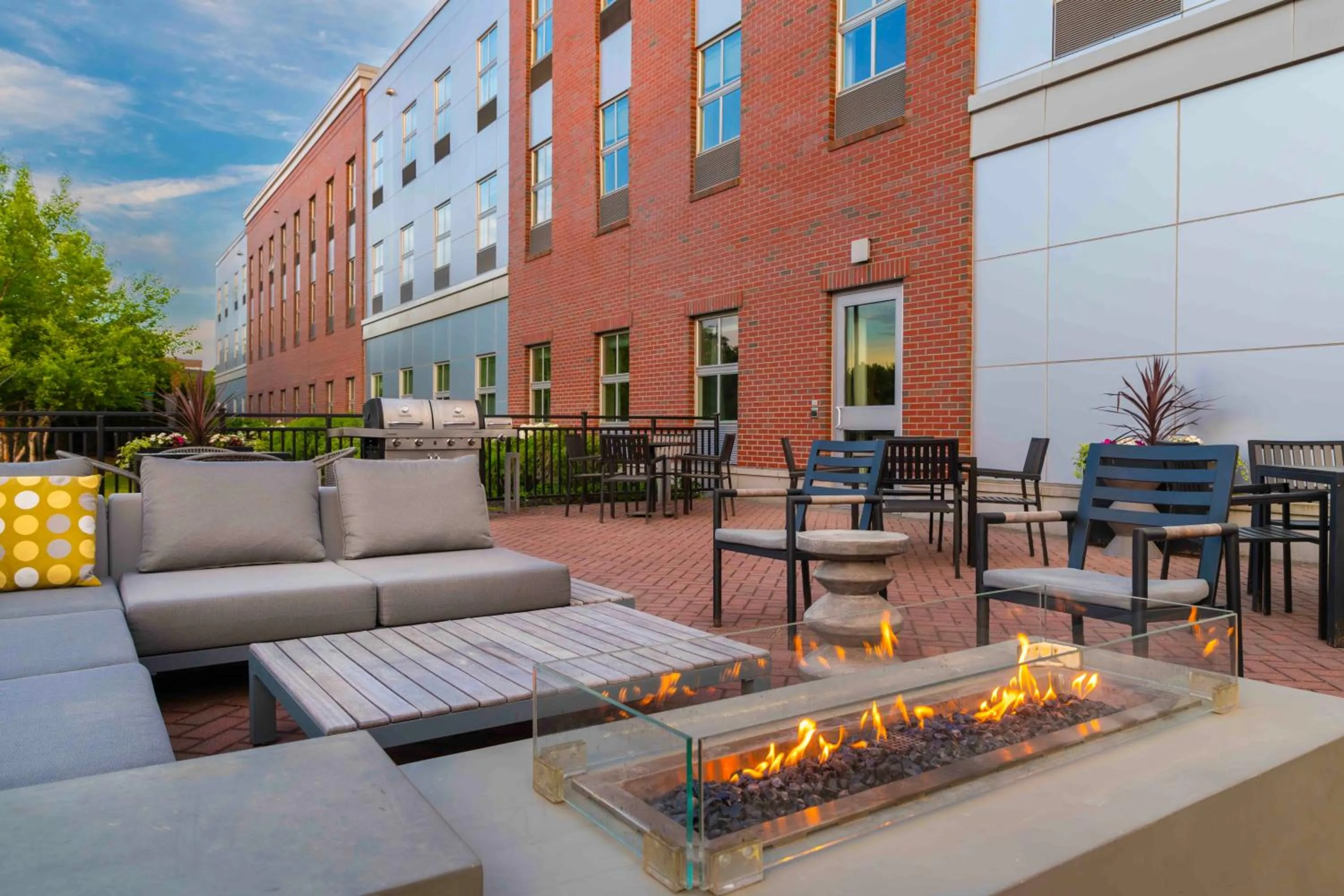 Patio in Residence Inn by Marriott Boston Concord