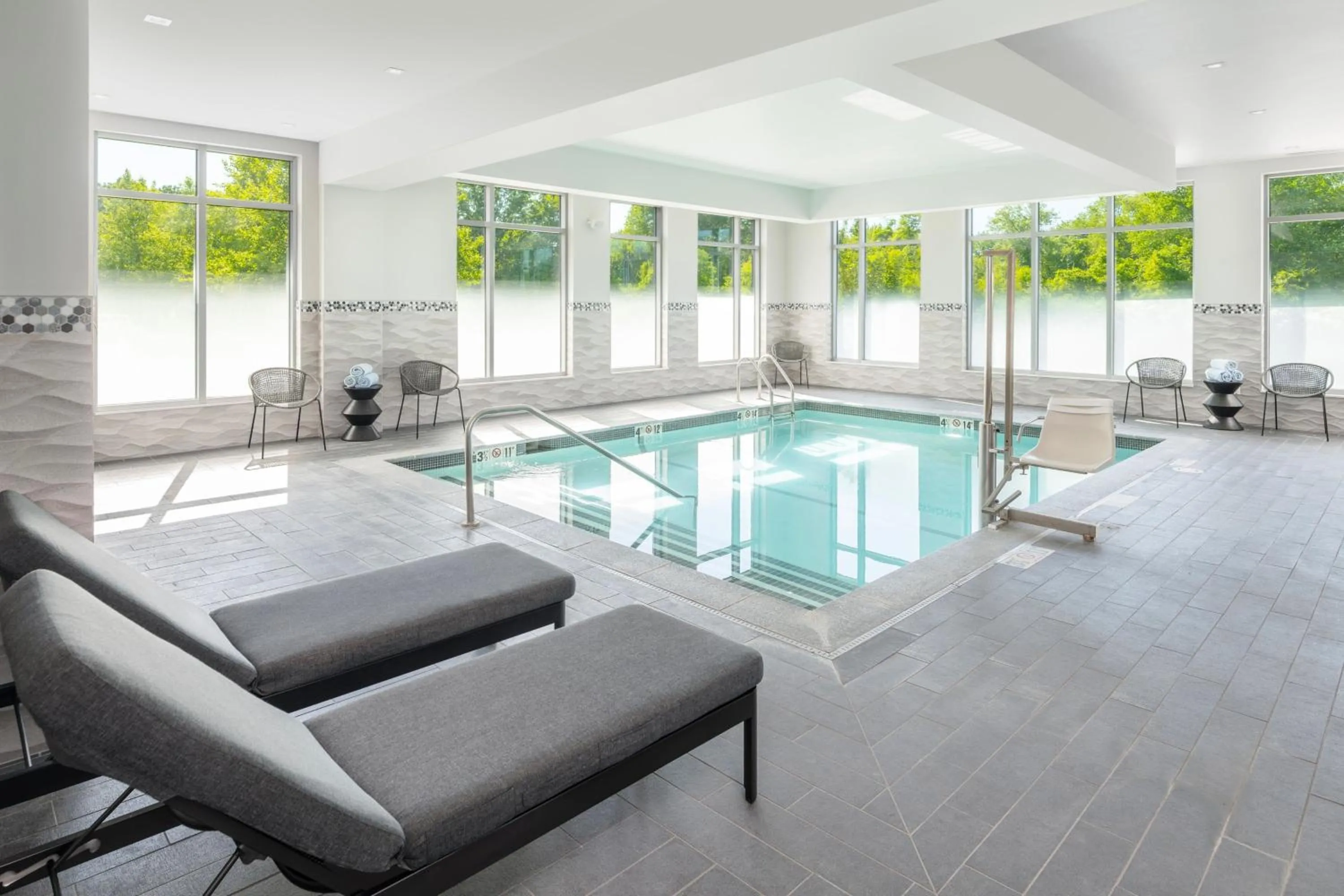 Swimming pool in Residence Inn by Marriott Boston Concord