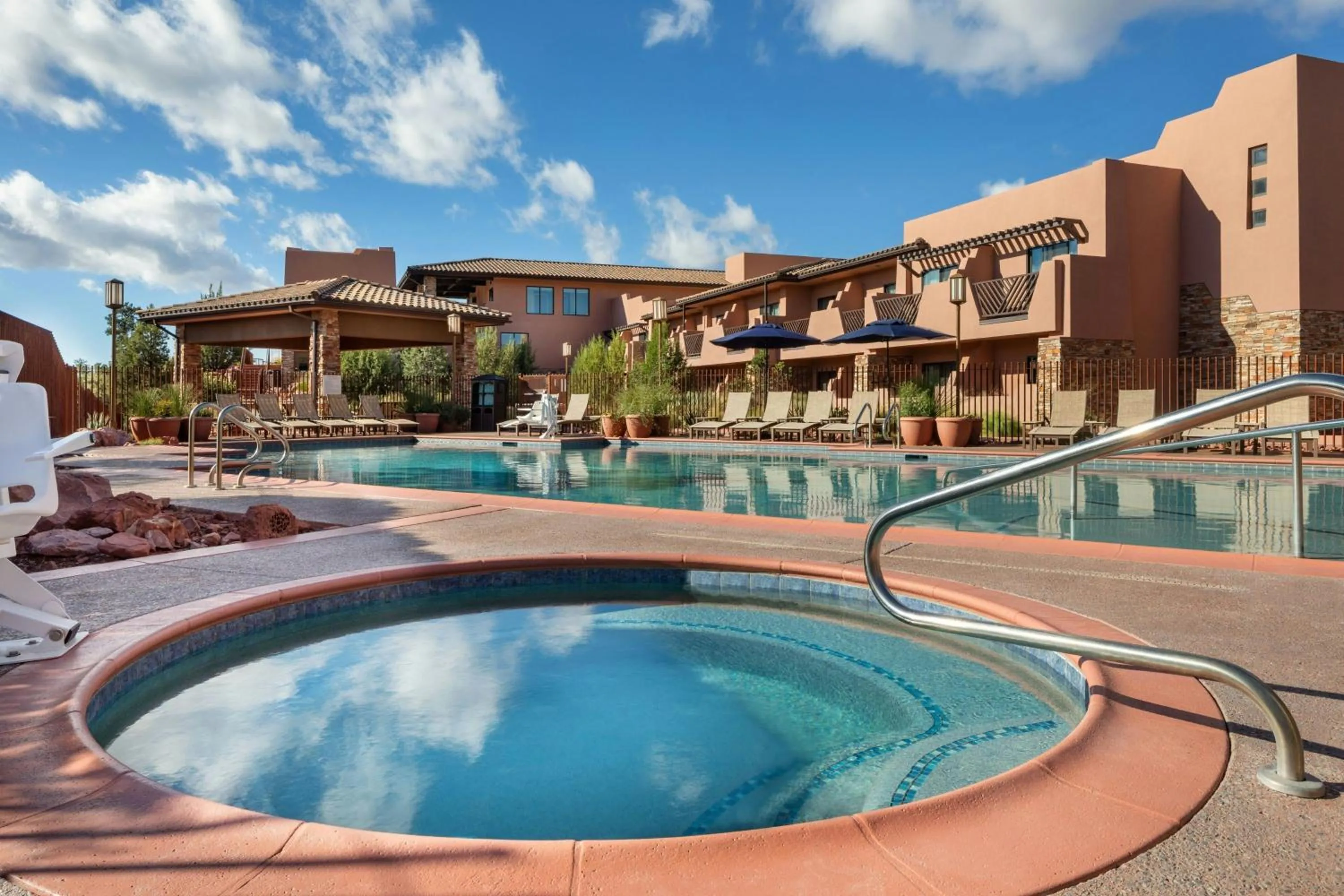 Swimming pool in Courtyard by Marriott Sedona