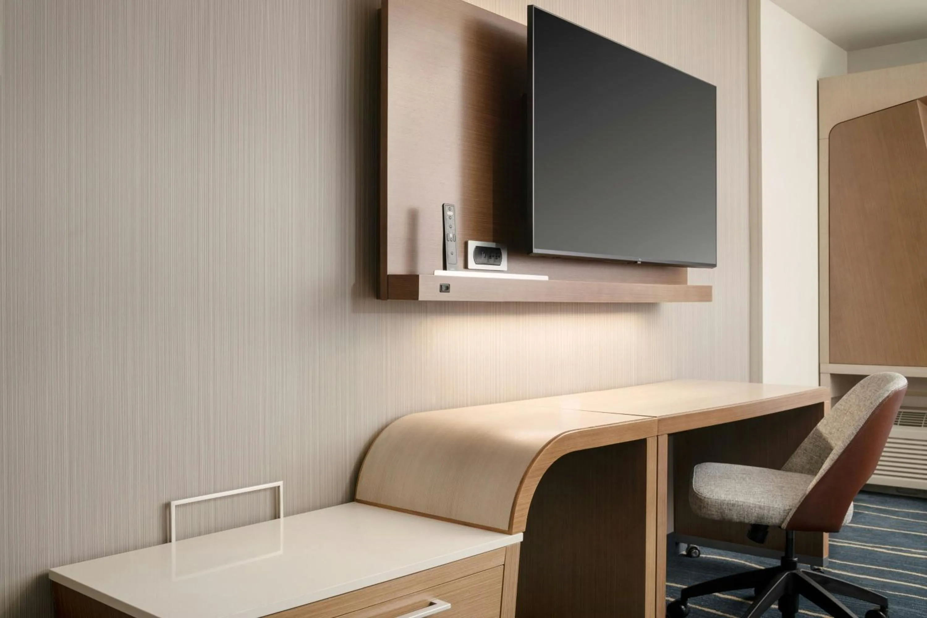 Photo of the whole room in Courtyard by Marriott Sedona