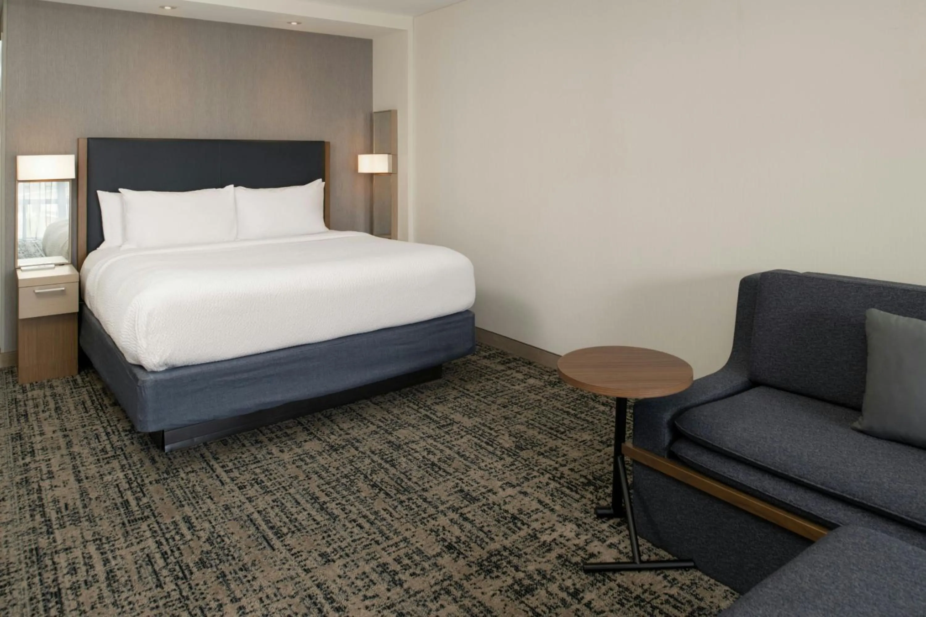Photo of the whole room, Bed in Courtyard by Marriott Houston City Place