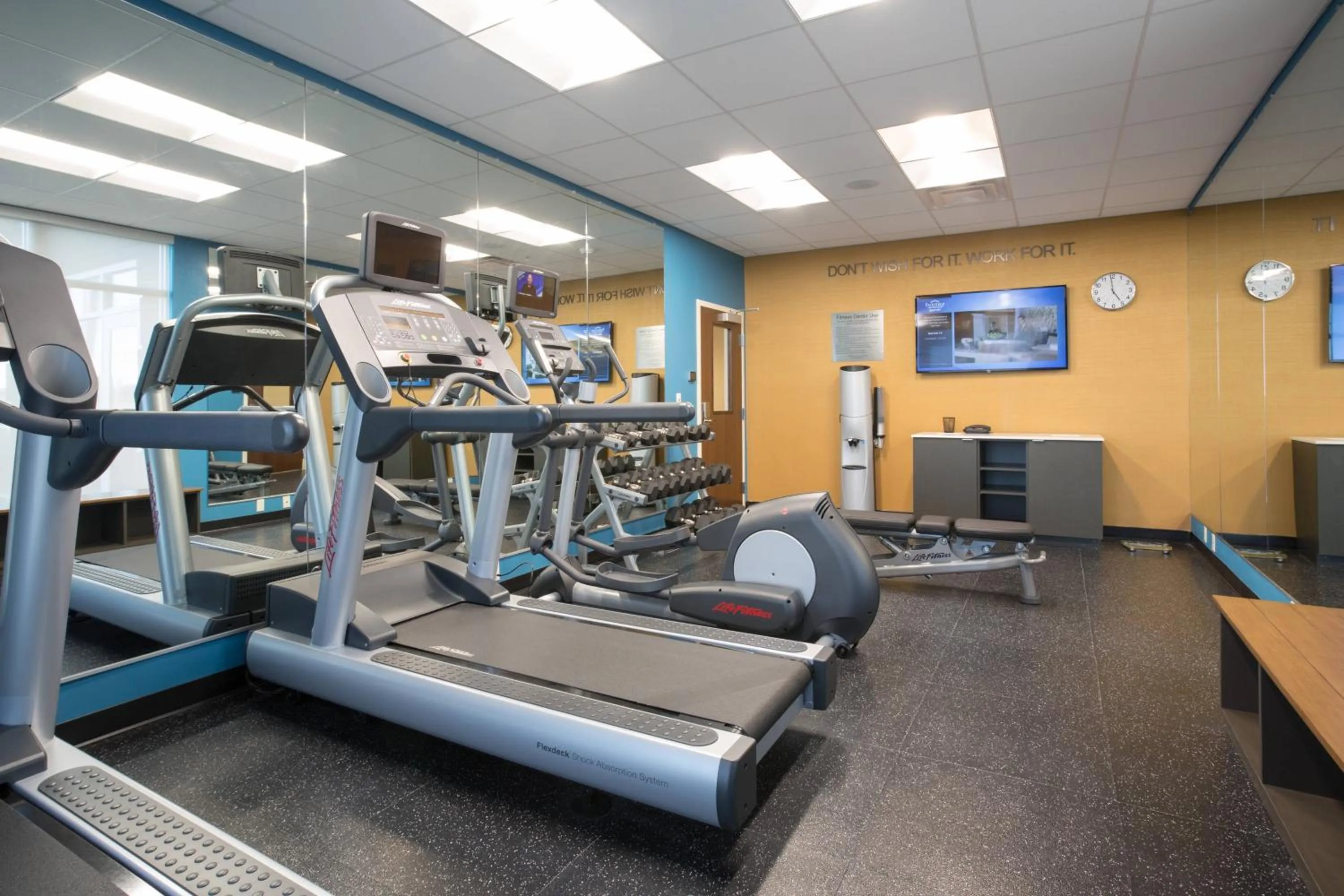 Fitness centre/facilities in Fairfield Inn & Suites by Marriott Burlington