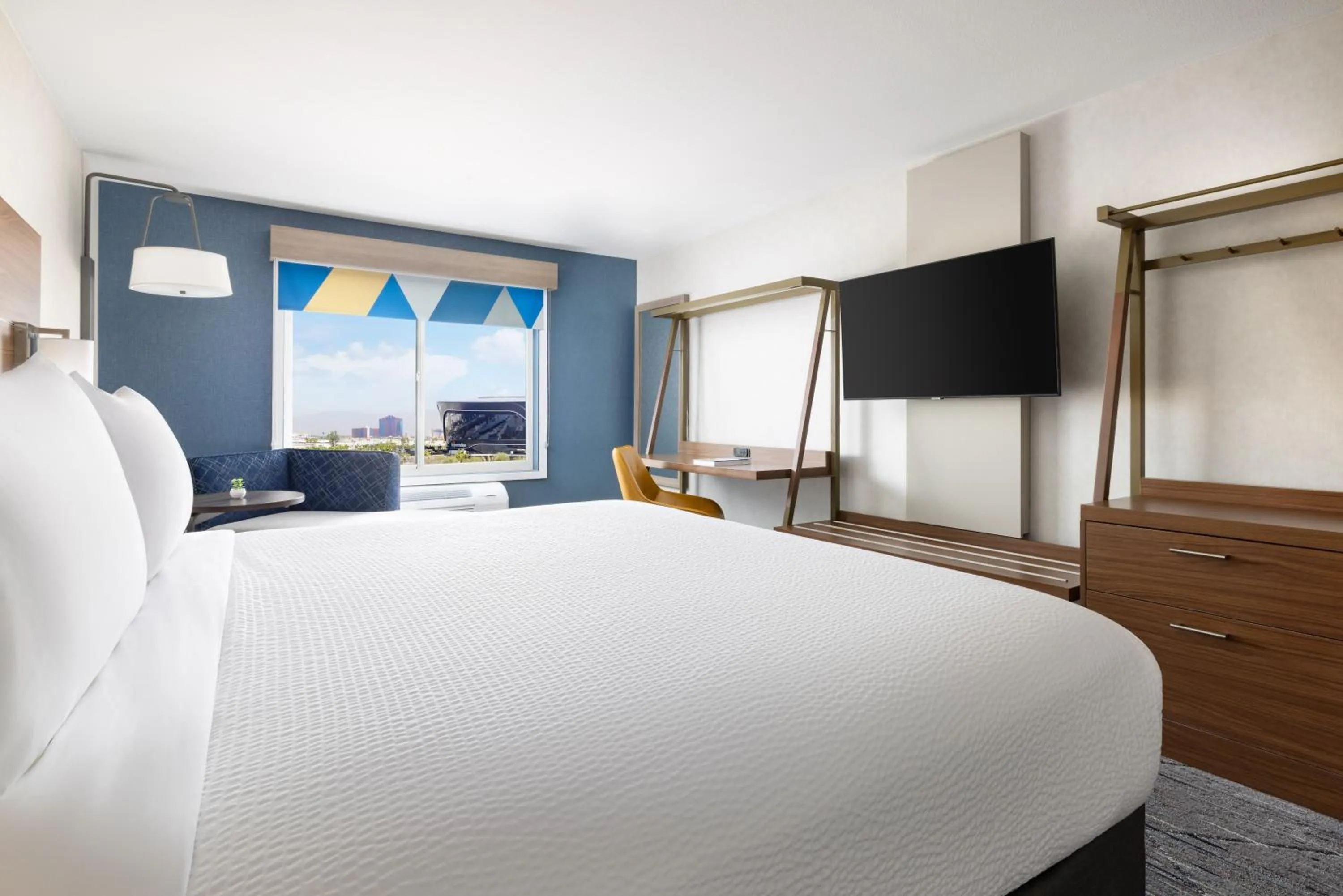 Communal lounge/ TV room, Bed in Holiday Inn Express Las Vegas Stadium Area by IHG