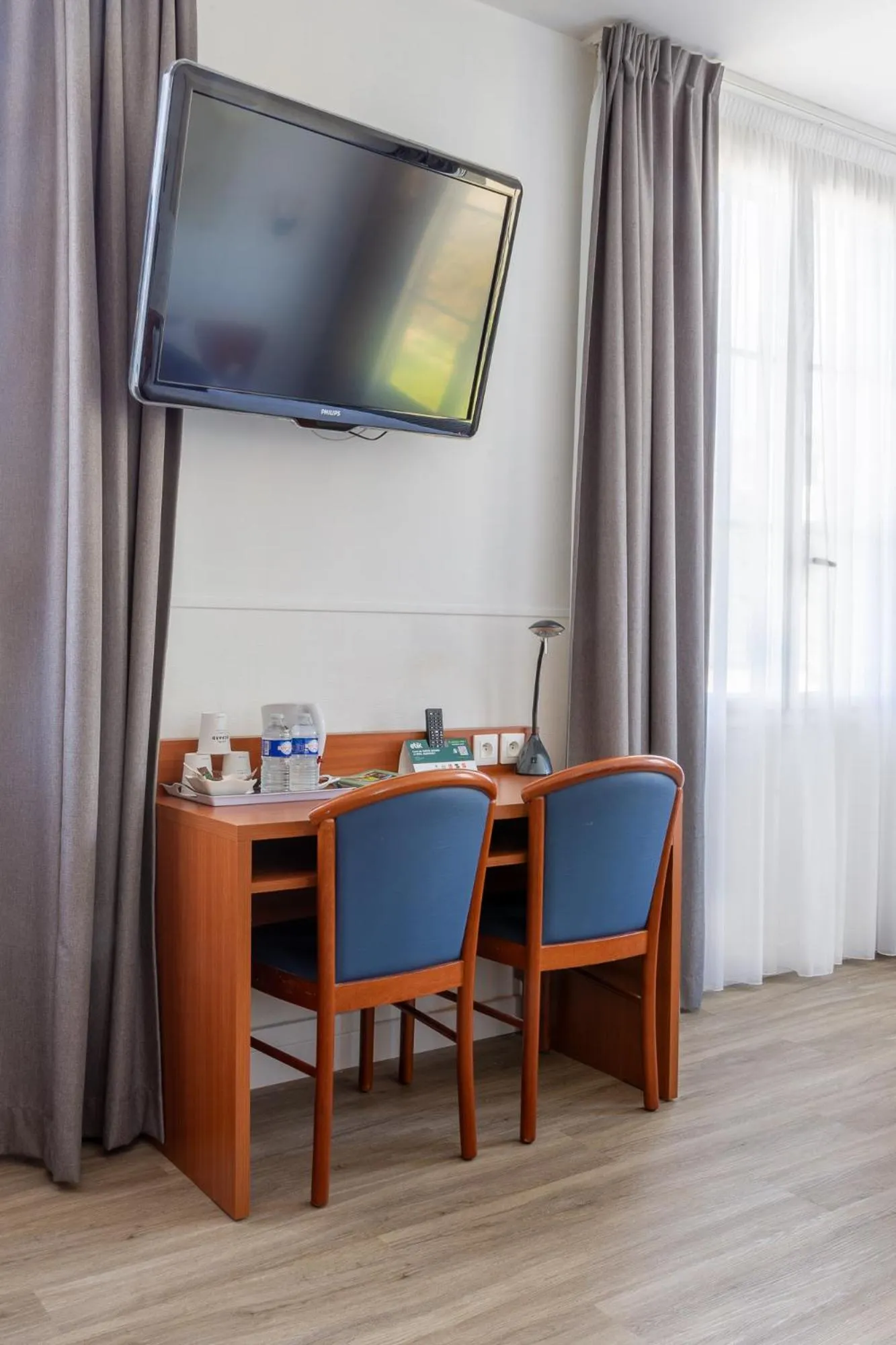 Bedroom in Hôtel Restaurant Du Château