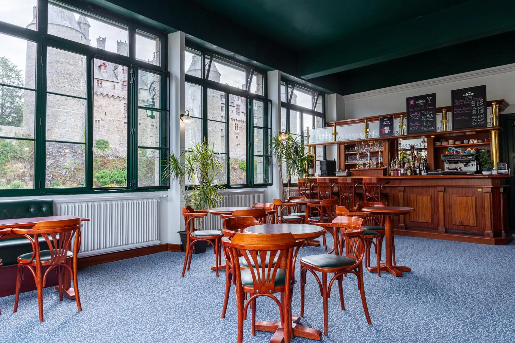 Lounge or bar in Hôtel Restaurant Du Château