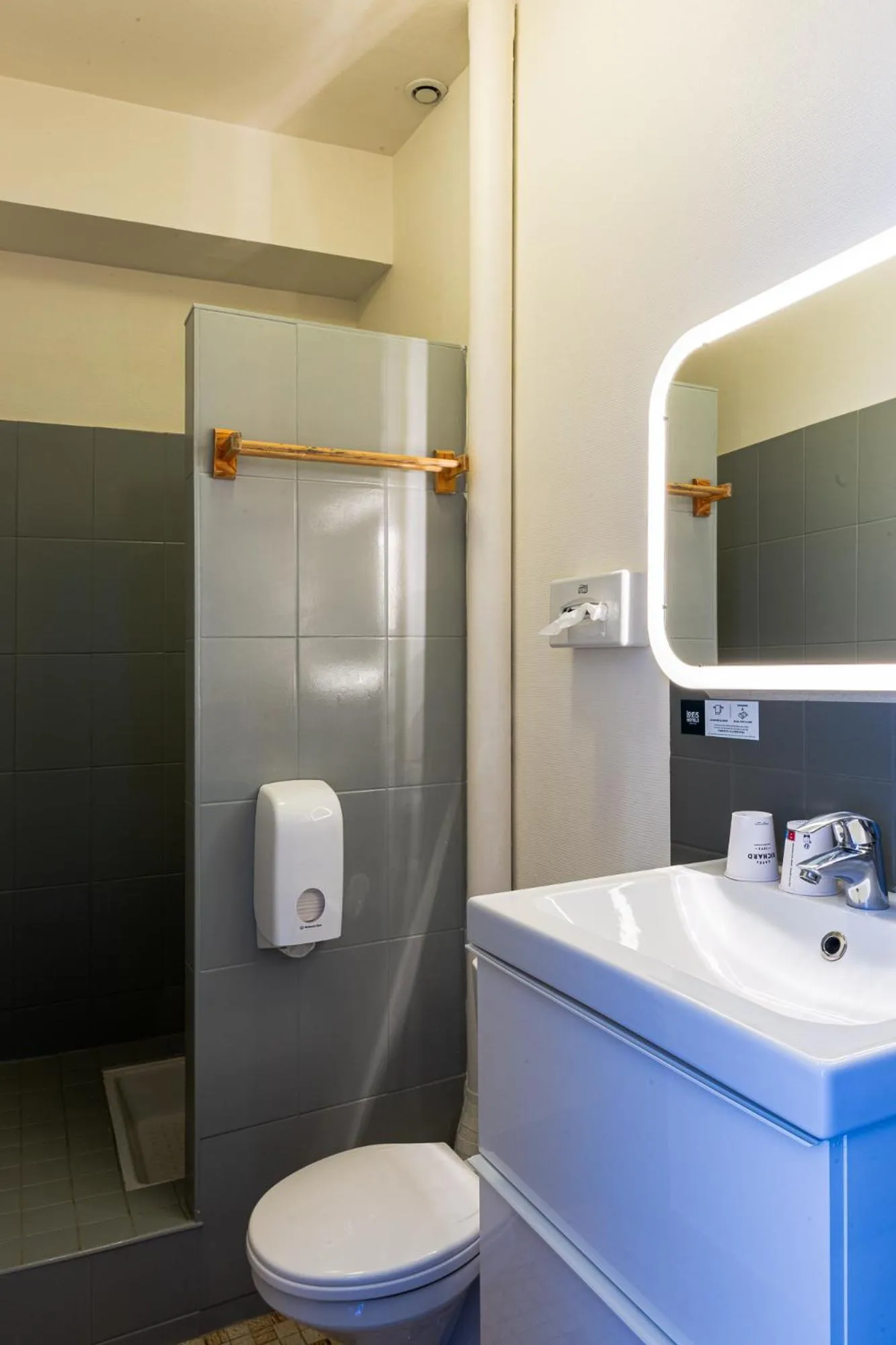 Bathroom in Hôtel Restaurant Du Château