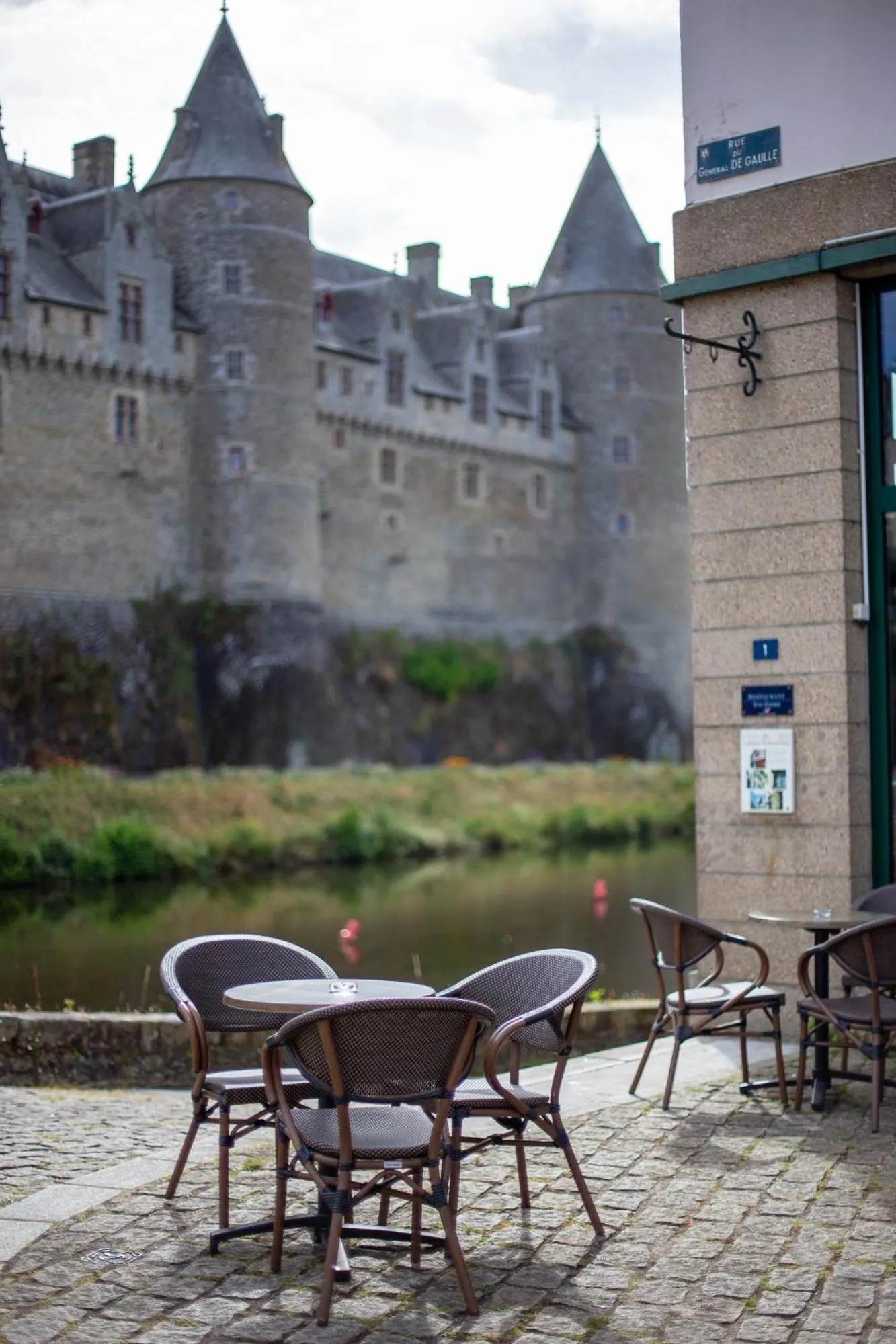 Patio in Hôtel Restaurant Du Château
